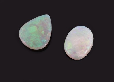 Image Lot 2 lose Opalcabochons, zus. 11.14 ct, 1 x Tropfen, 1 x oval (besch.), mit ...