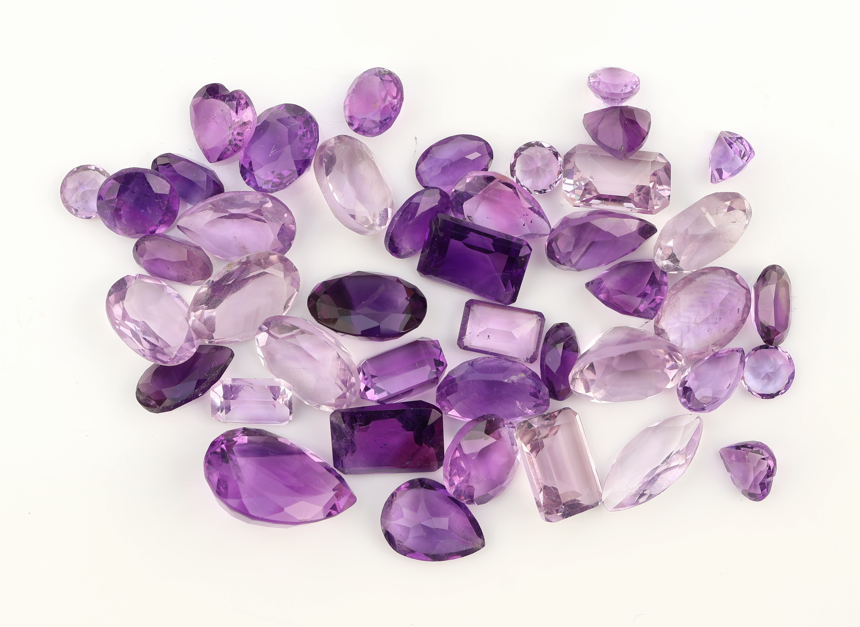 Lot 43 lose facett. Amethyste, zus. 37.89 ct, in versch. Schliffformen, Größen und Farbnuancen