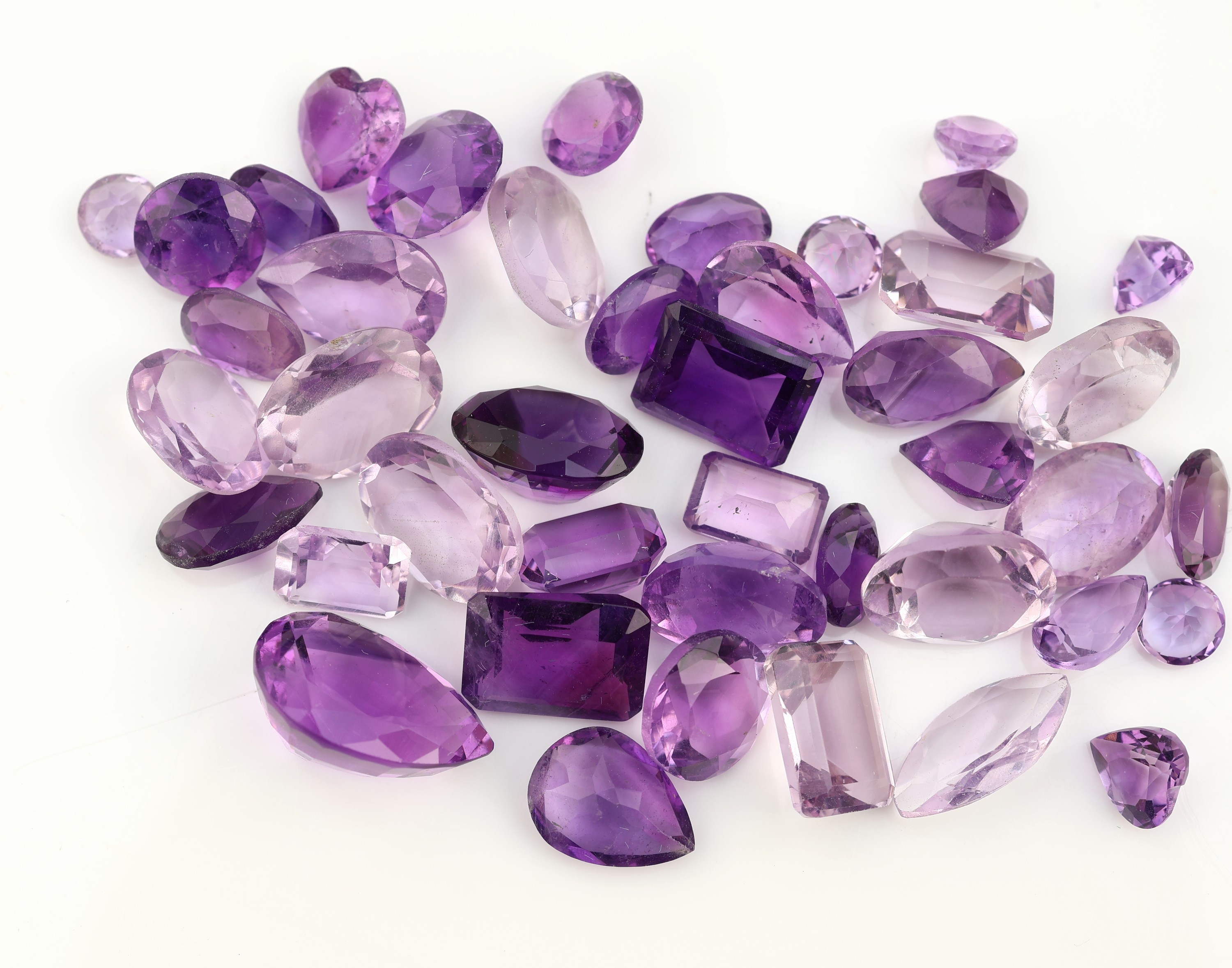 Detail a: Lot 43 lose facett. Amethyste, zus. 37.89 ct, in versch. Schliffformen, Größen und Farbnuancen