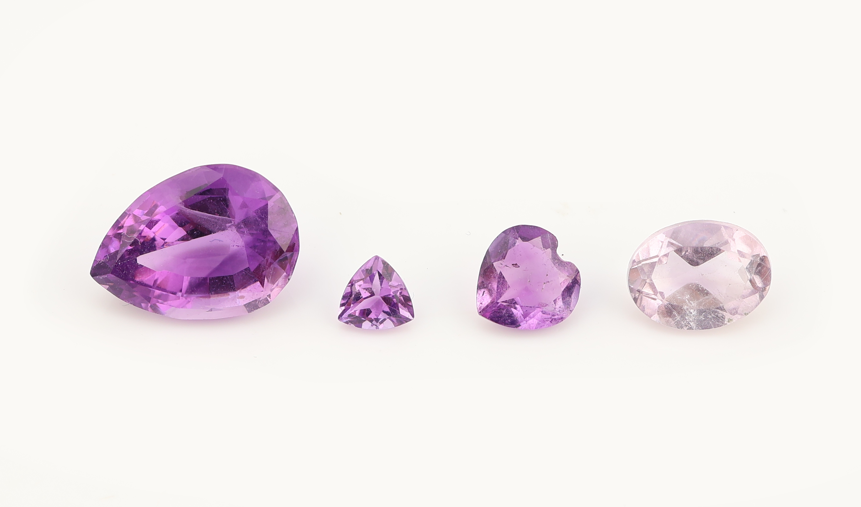Detail b: Lot 43 lose facett. Amethyste, zus. 37.89 ct, in versch. Schliffformen, Größen und Farbnuancen