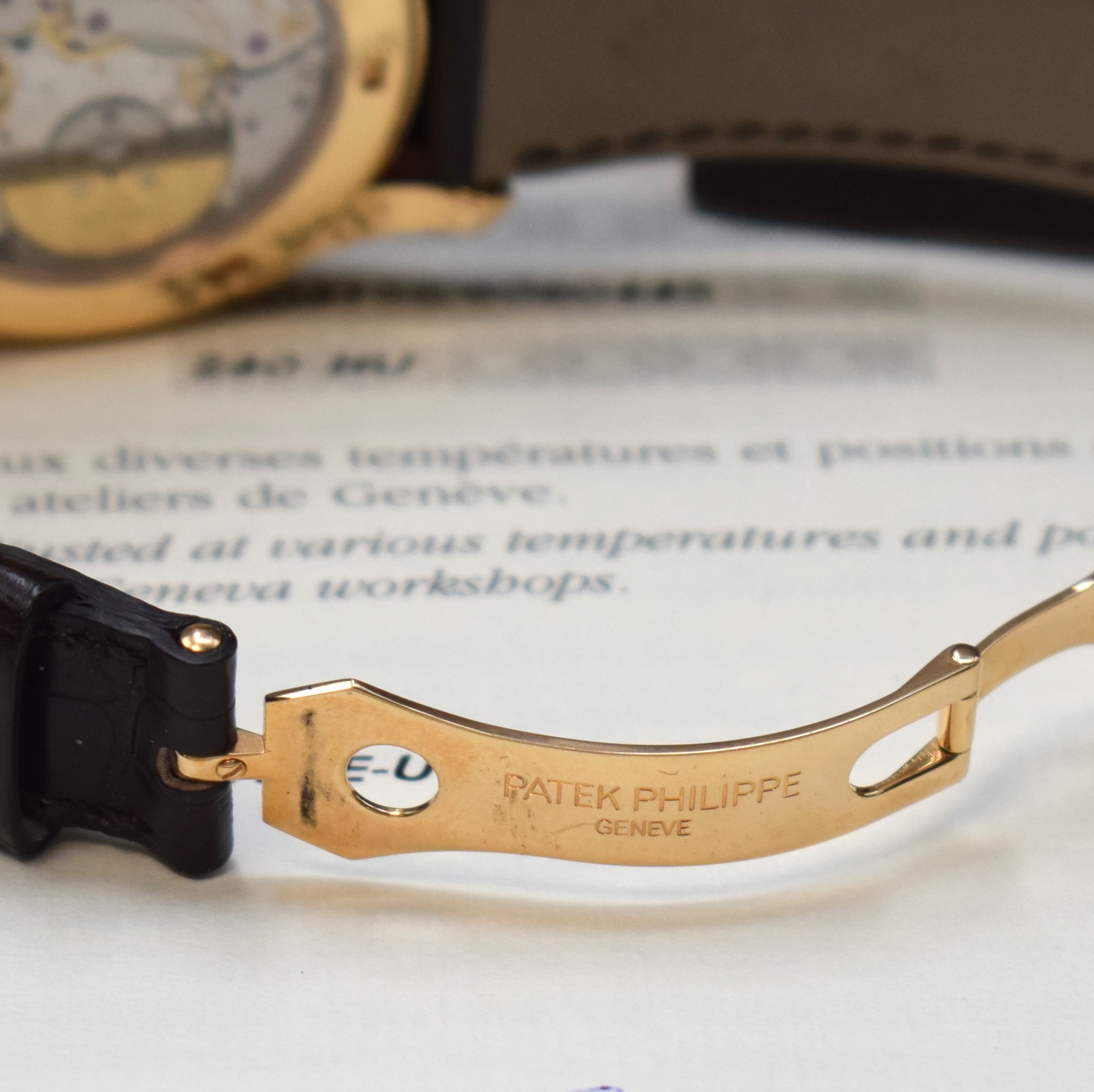 Detail c: PATEK PHILIPPE hochfeine und extrem seltene Herrenarmbanduhr "WORLD TIME" mit Cloisonné- Zifferblatt in Roségold 750/000 Referenz ...