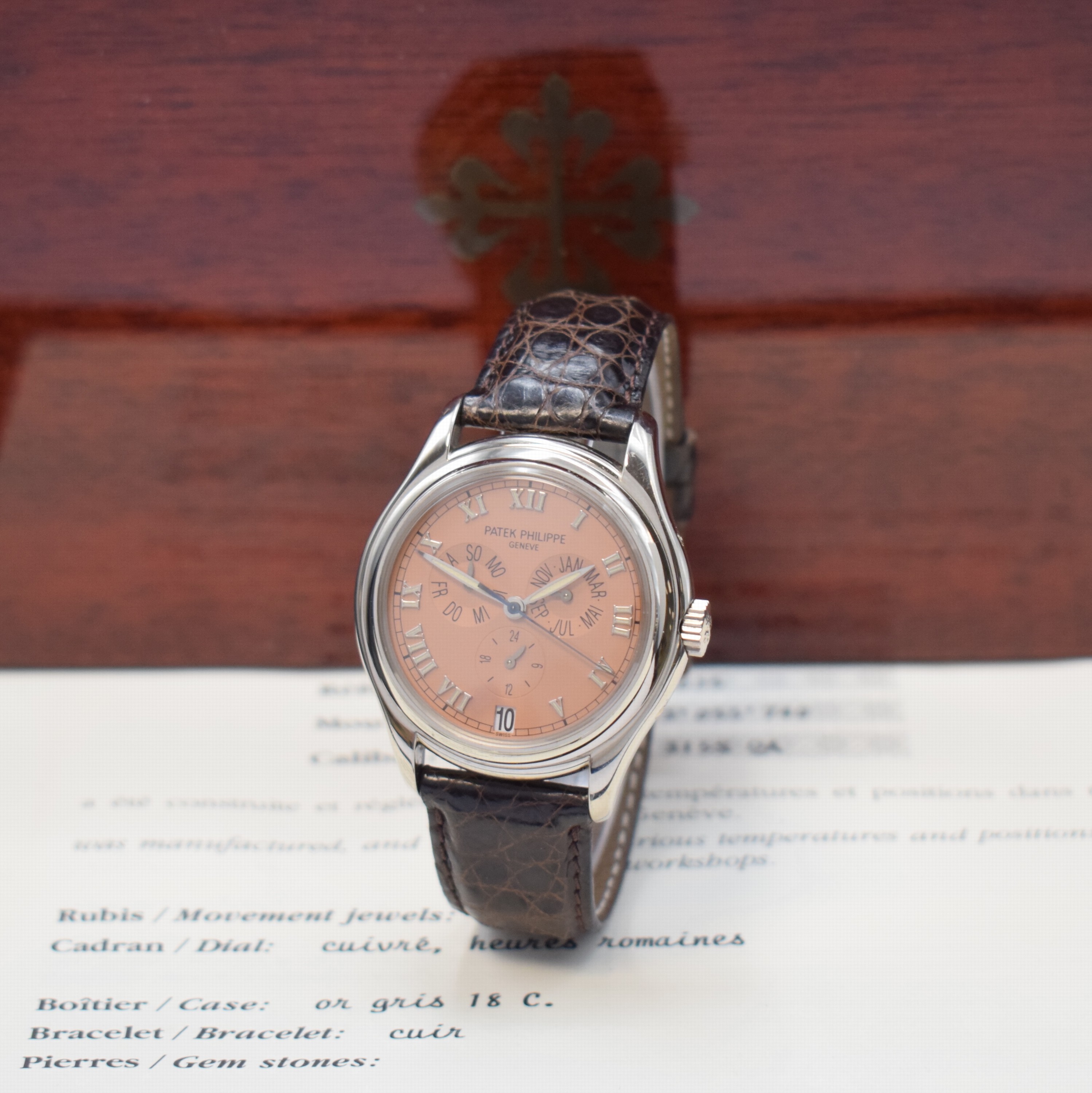 PATEK PHILIPPE hochfeine Herrenarmbanduhr Jahreskalender in WG 750/000 Referenz 5035, Automatik, beids. vergl. Geh. inkl. orig. Lederband m. orig. WG ...