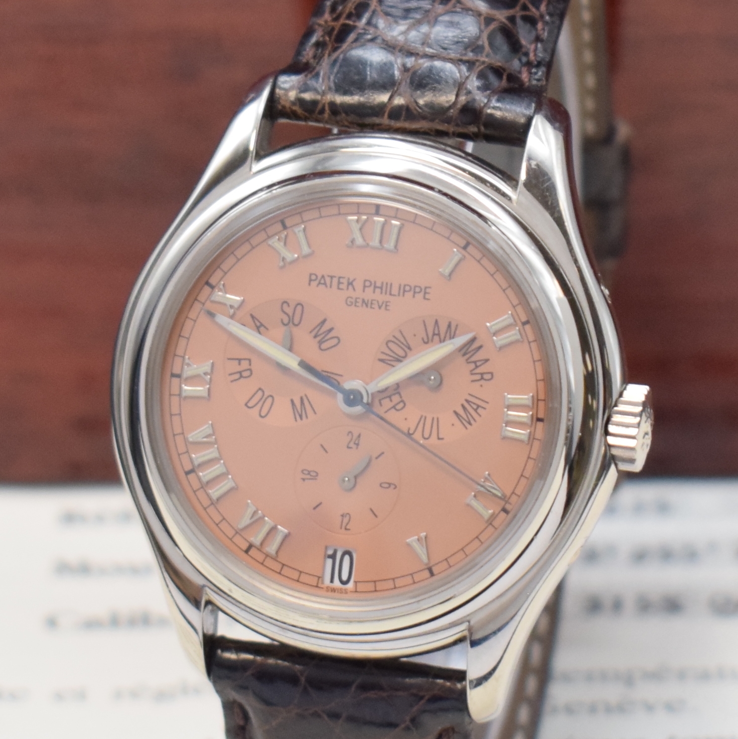 Detail a: PATEK PHILIPPE hochfeine Herrenarmbanduhr Jahreskalender in WG 750/000 Referenz 5035, Automatik, beids. vergl. Geh. inkl. orig. Lederband m. orig. WG ...