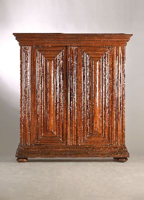Image 26909070 - Frankfurter Wellenschrank, um 1750, Weichholz mit dunkler Lasur, kleines Maß, ...