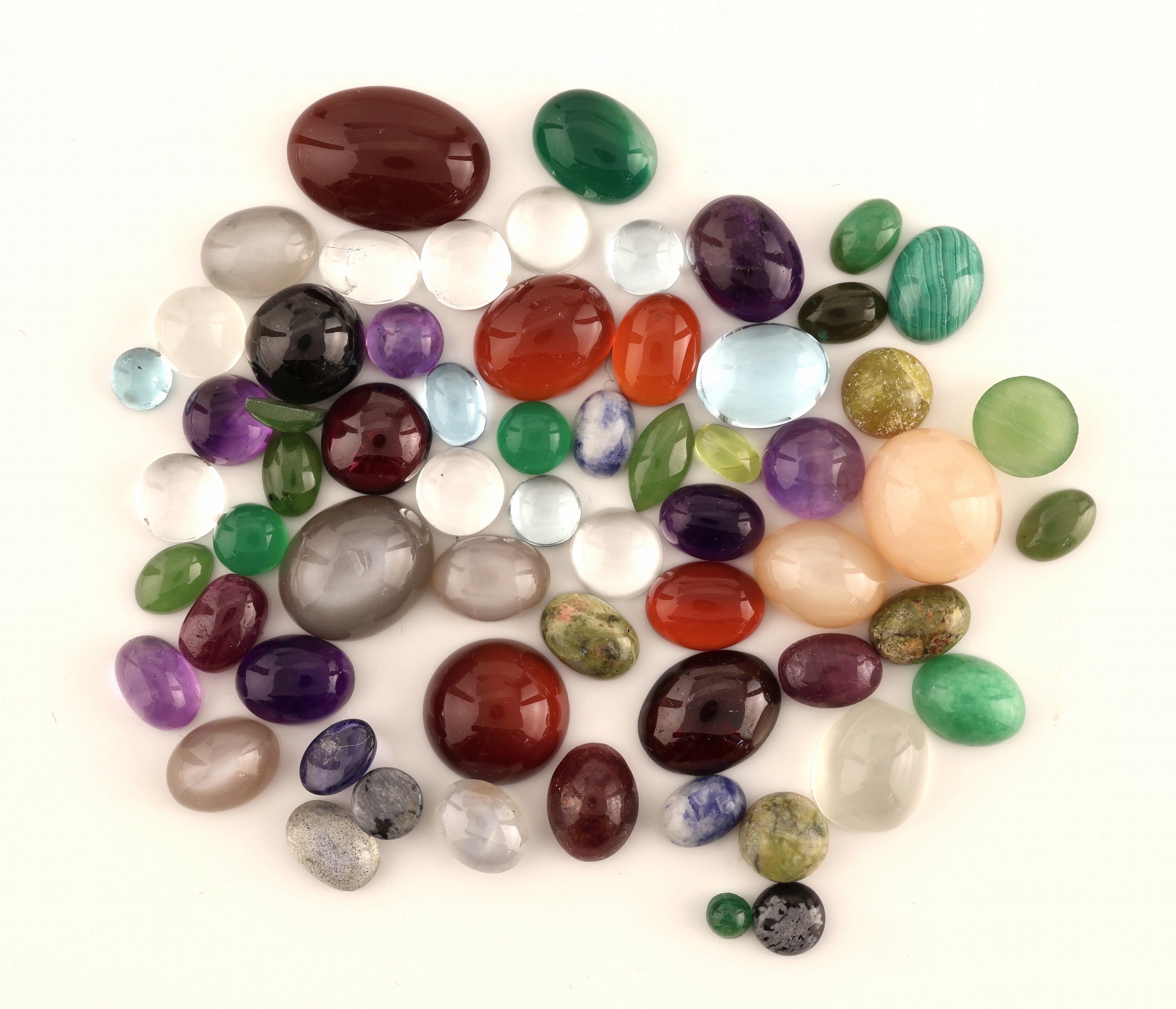 Lot lose Farbsteincabochons, zus. 84.59 ct,versch. Größen und Formen, u.a. Amethyst, Malachit, Blautopas (beh.), u.v.m.