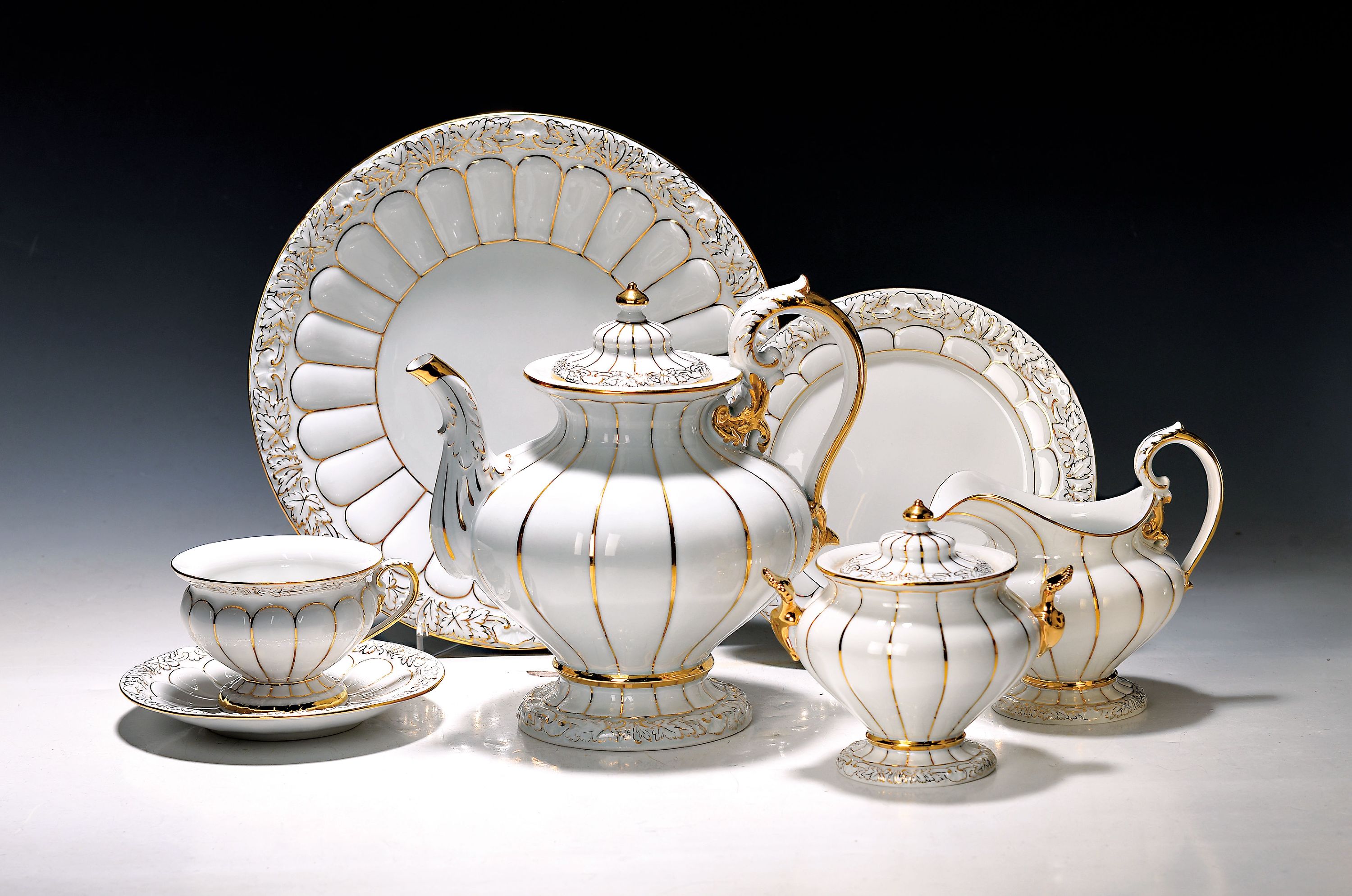 Kaffeeservice, Meissen, 60/70er Jahre, 2. Wahl, komplett für 6 Personen, X-Form, golden gehöht, Kaffeekanne, Zuckerdose, Milchkanne, 6 Tassen mit ...