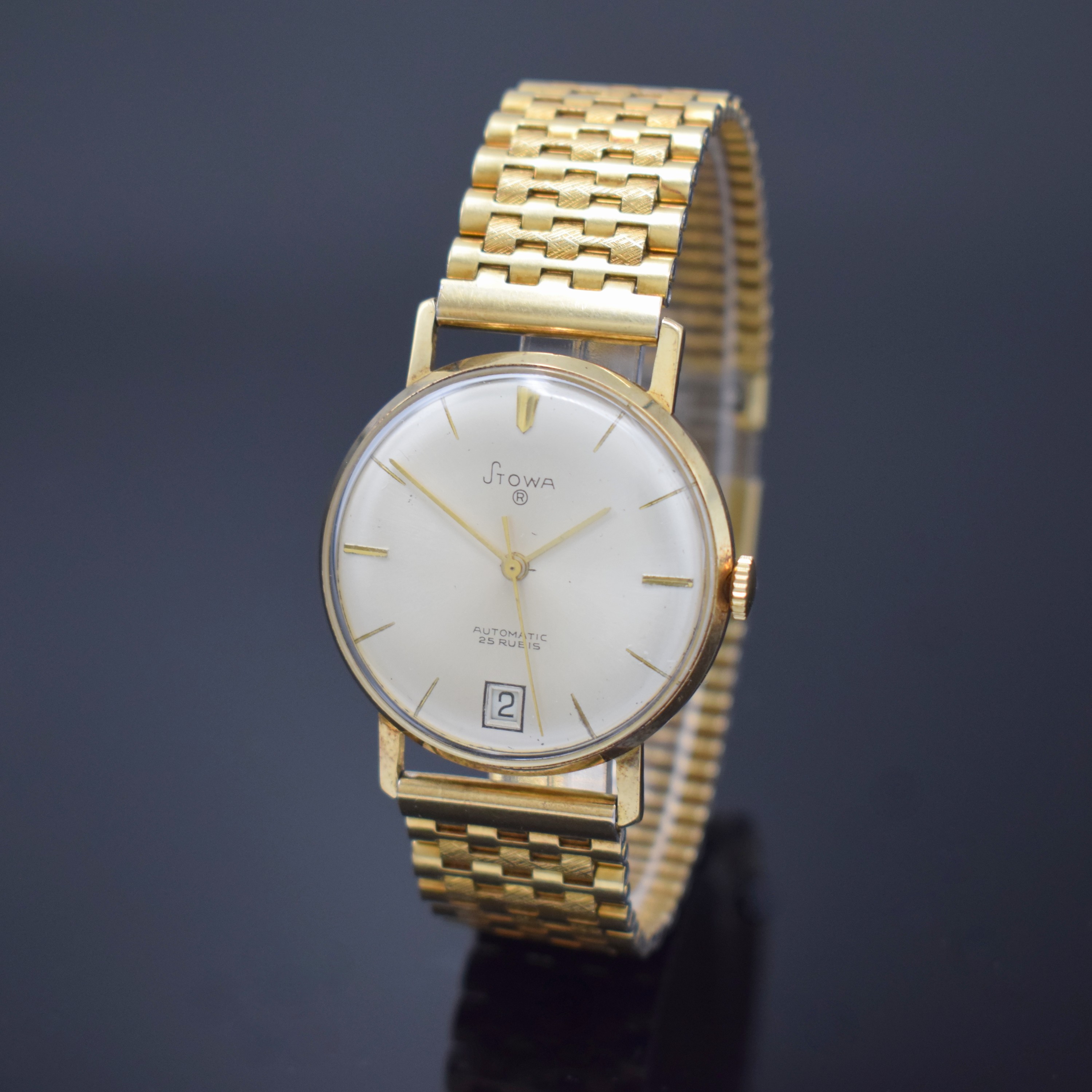 STOWA Herrenarmbanduhr in GG 585/000, Schweiz um 1965, Automatik, Boden aufgedr., verg. Band, silb. Zifferbl. m. gold. Std.-Ind. u. Zeiger, Datum, ...