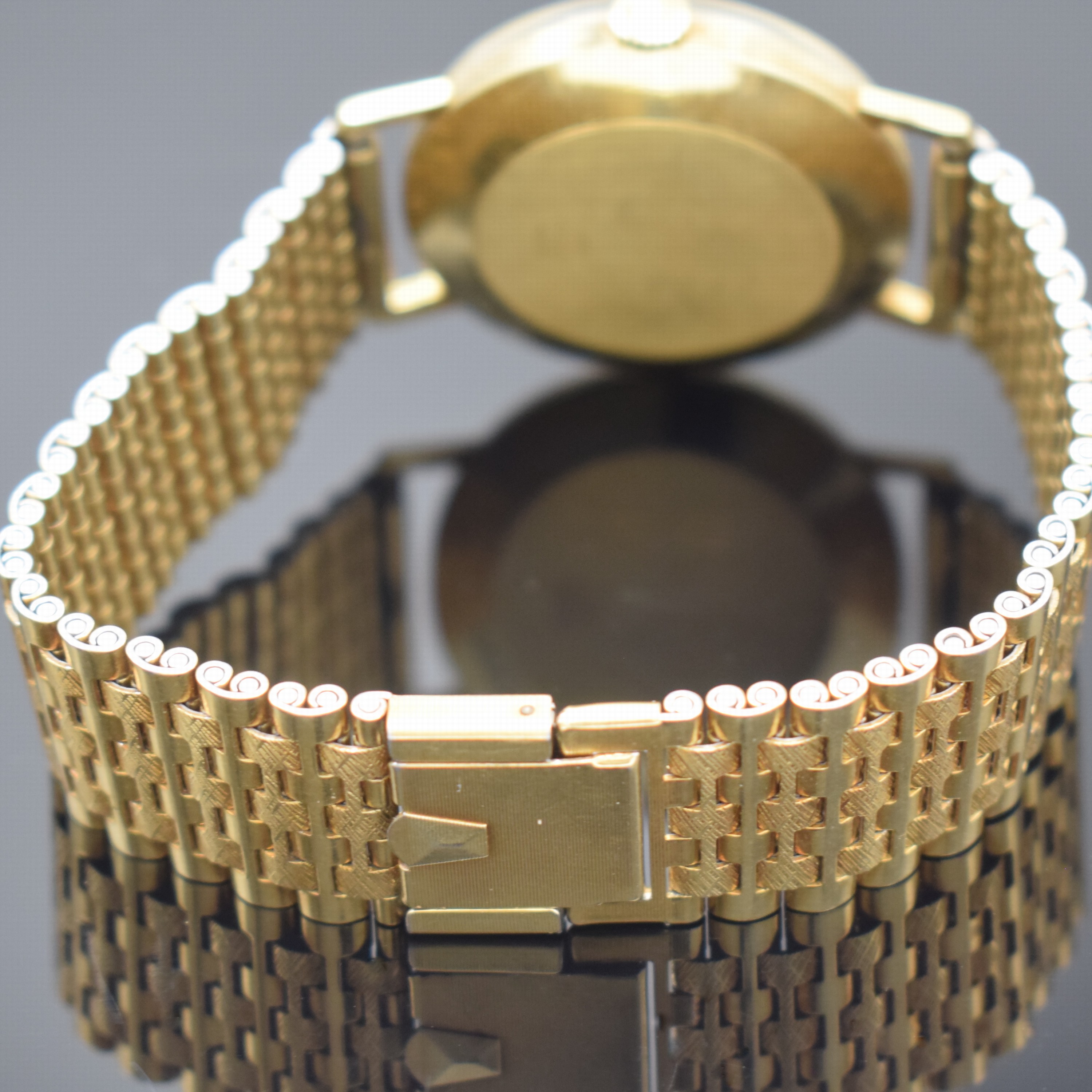 Detail b: STOWA Herrenarmbanduhr in GG 585/000, Schweiz um 1965, Automatik, Boden aufgedr., verg. Band, silb. Zifferbl. m. gold. Std.-Ind. u. Zeiger, Datum, ...