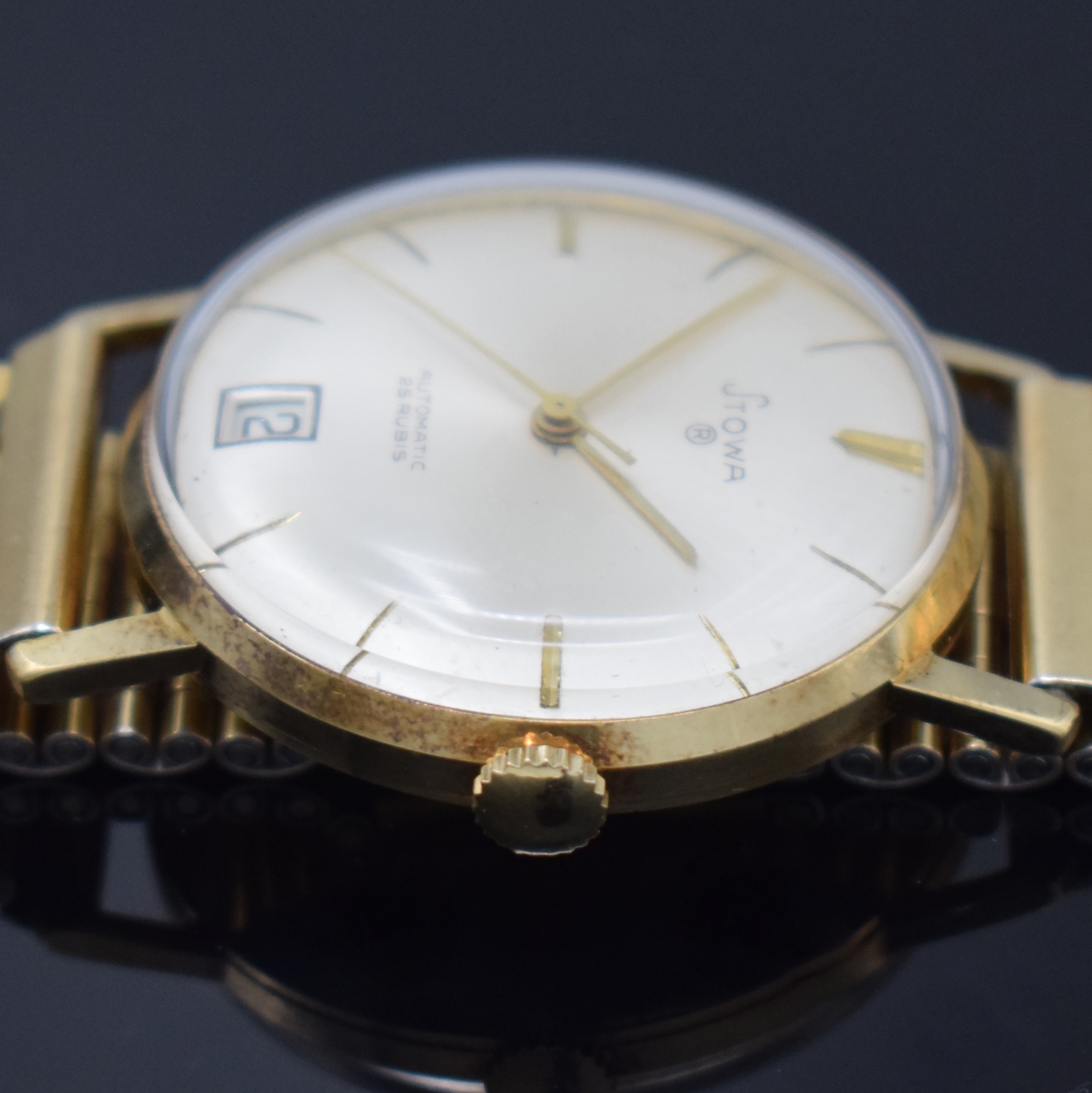 Detail c: STOWA Herrenarmbanduhr in GG 585/000, Schweiz um 1965, Automatik, Boden aufgedr., verg. Band, silb. Zifferbl. m. gold. Std.-Ind. u. Zeiger, Datum, ...