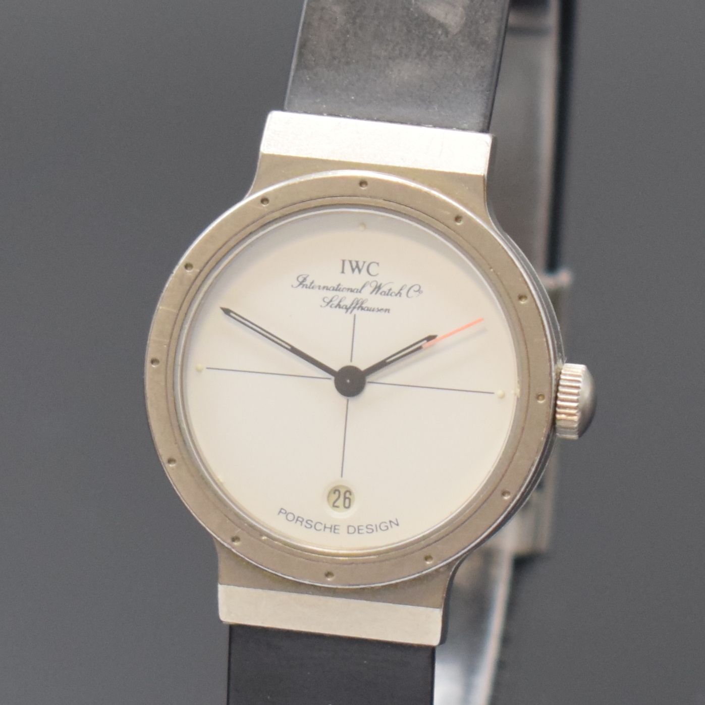 Detail a: IWC Porsche Design Armbanduhr, Schweiz 1990, quarz, Titangeh., Boden verschr., Kautschukband m. Faltschl., weißes Zifferbl., Datum b. 6, geschw. ...