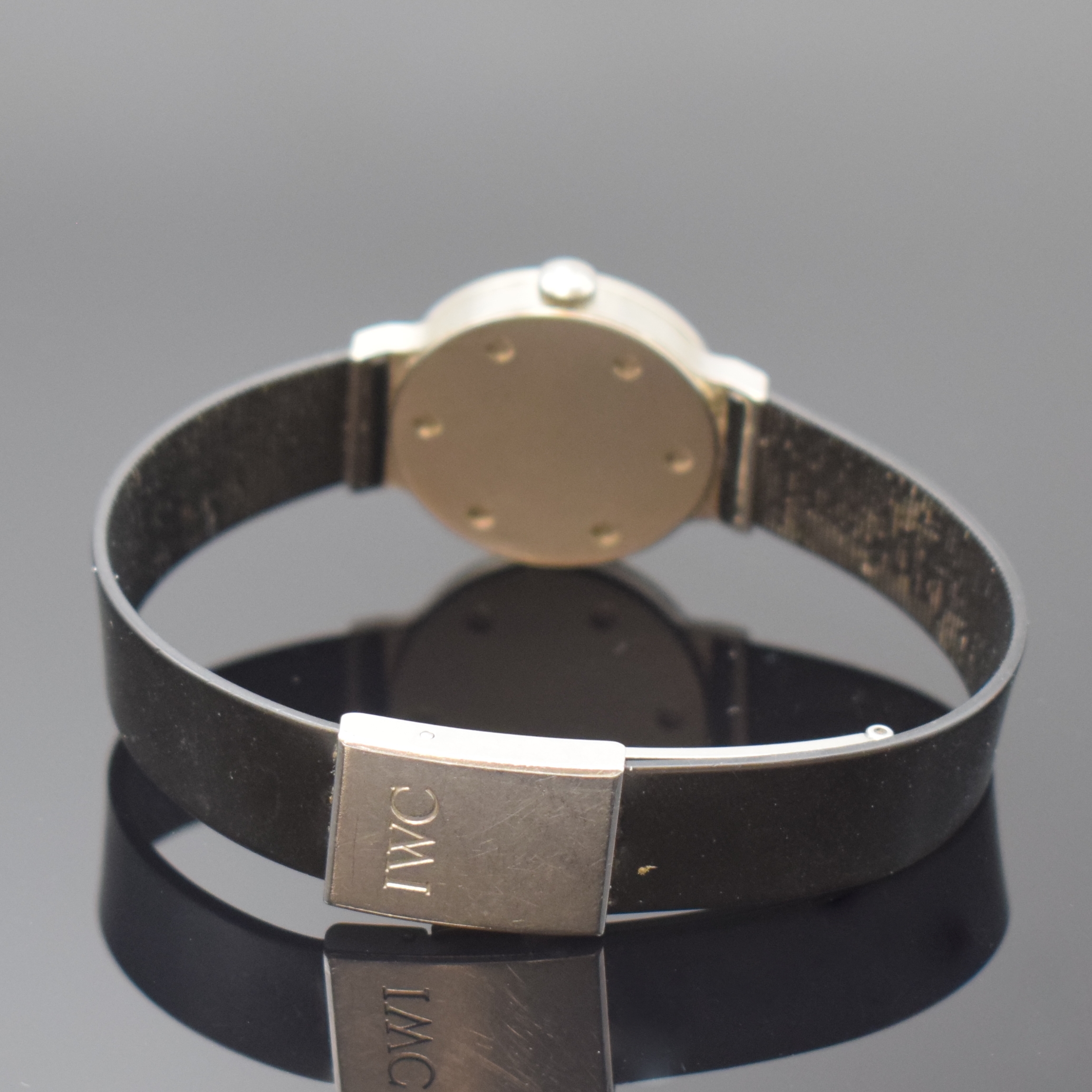 Detail b: IWC Porsche Design Armbanduhr, Schweiz 1990, quarz, Titangeh., Boden verschr., Kautschukband m. Faltschl., weißes Zifferbl., Datum b. 6, geschw. ...