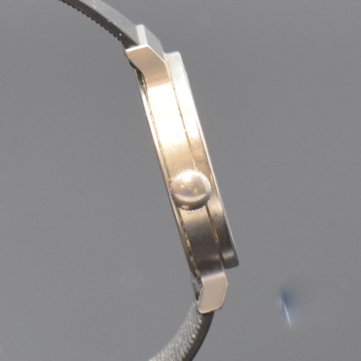 Detail c: IWC Porsche Design Armbanduhr, Schweiz 1990, quarz, Titangeh., Boden verschr., Kautschukband m. Faltschl., weißes Zifferbl., Datum b. 6, geschw. ...