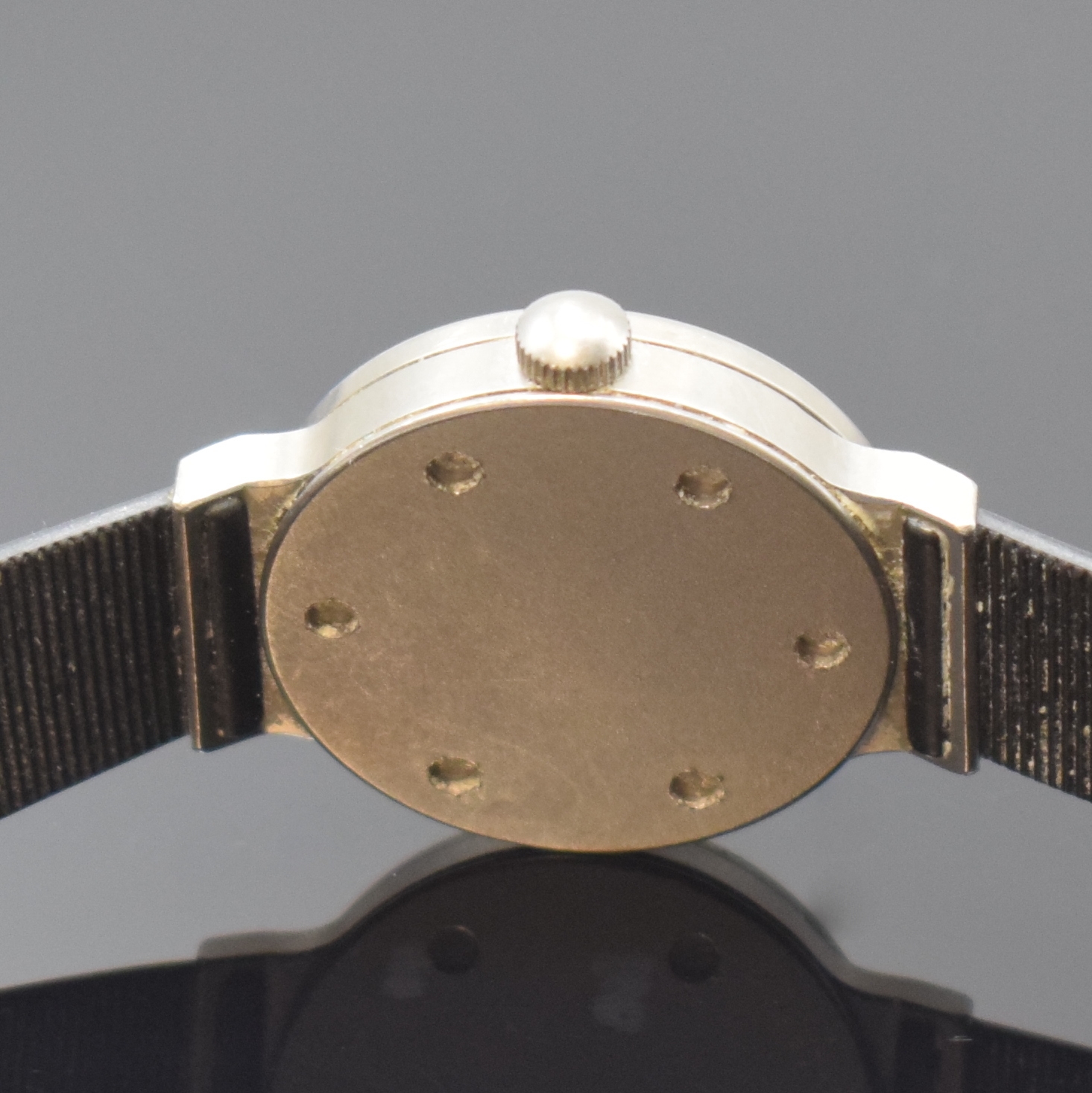 Detail d: IWC Porsche Design Armbanduhr, Schweiz 1990, quarz, Titangeh., Boden verschr., Kautschukband m. Faltschl., weißes Zifferbl., Datum b. 6, geschw. ...