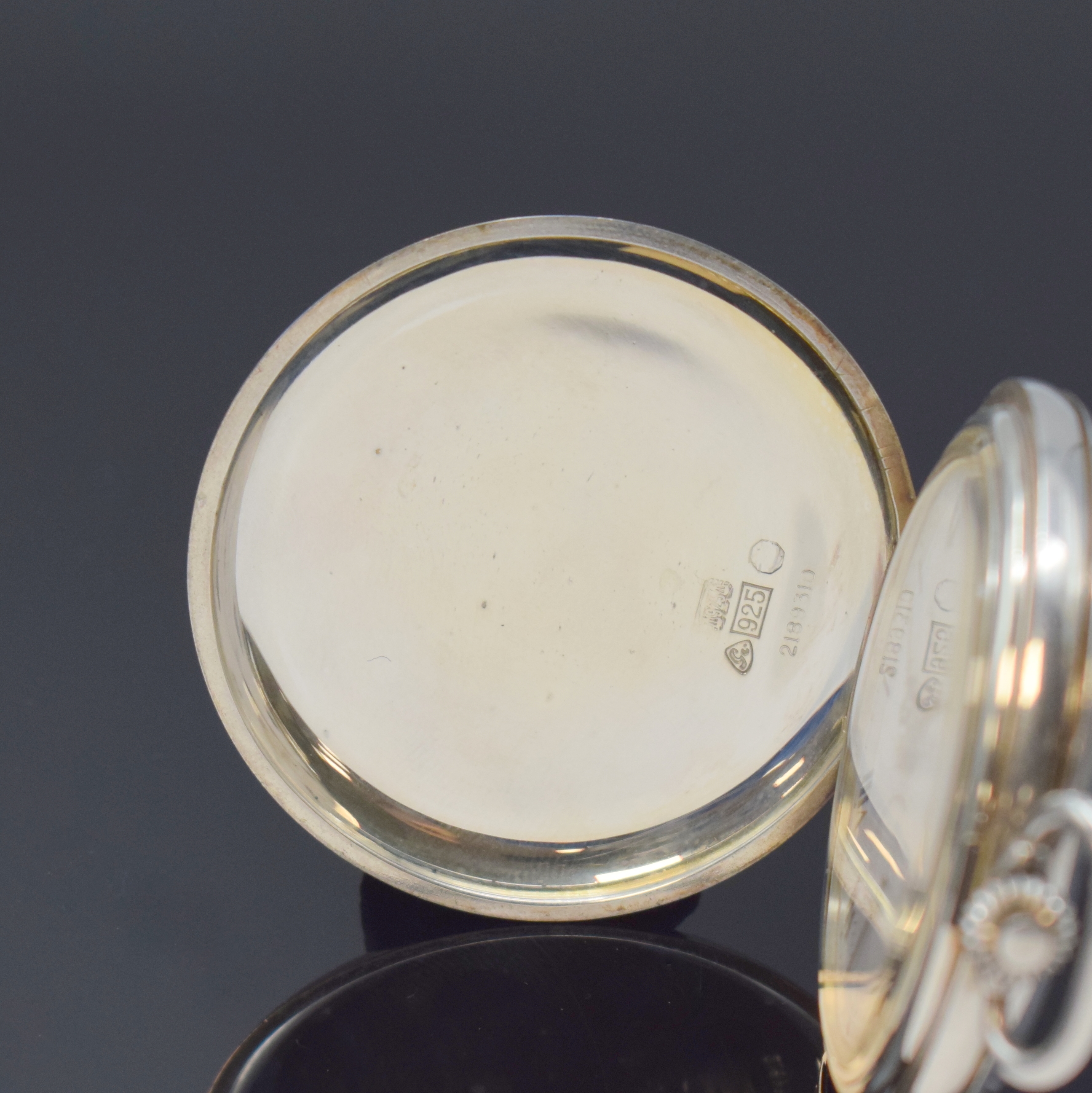 Detail a: IWC Savonette in 925er Silber Referenz 5404, Schweiz um 1972, Handaufzug, Silbercuvette, Sprungdeckel m. Monogramm, emailfarb. Zifferbl. m. röm. ...