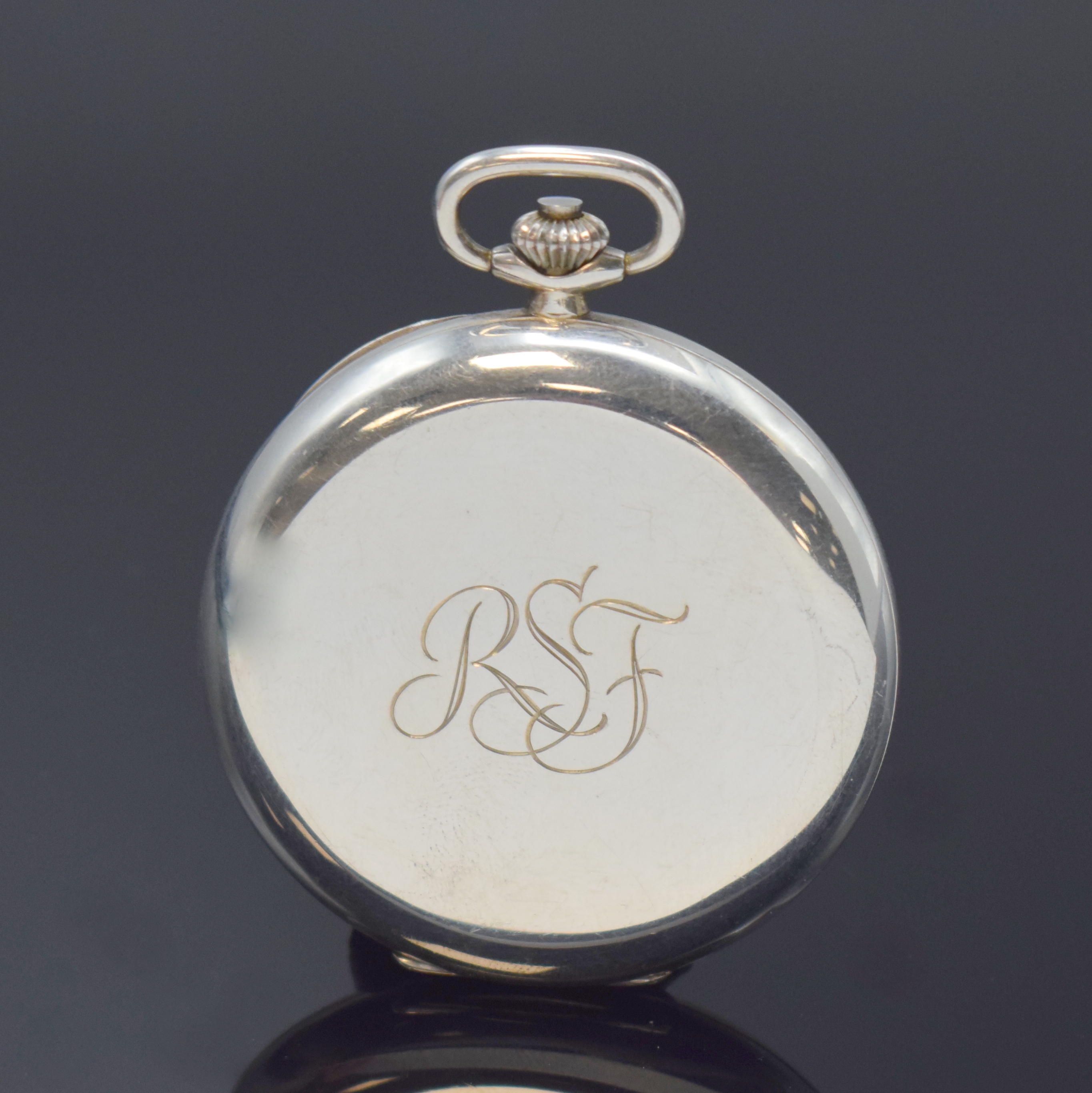 Detail b: IWC Savonette in 925er Silber Referenz 5404, Schweiz um 1972, Handaufzug, Silbercuvette, Sprungdeckel m. Monogramm, emailfarb. Zifferbl. m. röm. ...