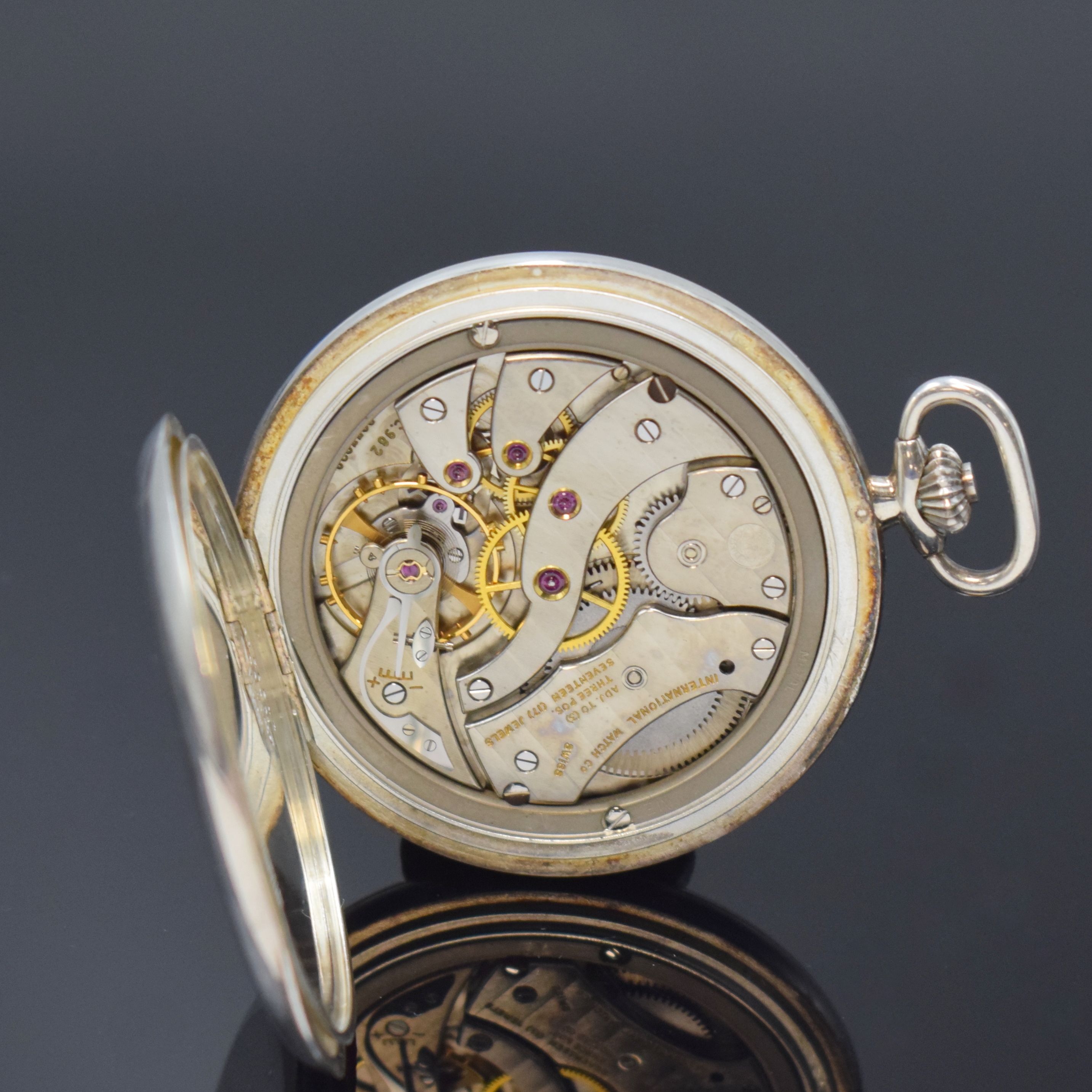 Detail f: IWC Savonette in 925er Silber Referenz 5404, Schweiz um 1972, Handaufzug, Silbercuvette, Sprungdeckel m. Monogramm, emailfarb. Zifferbl. m. röm. ...