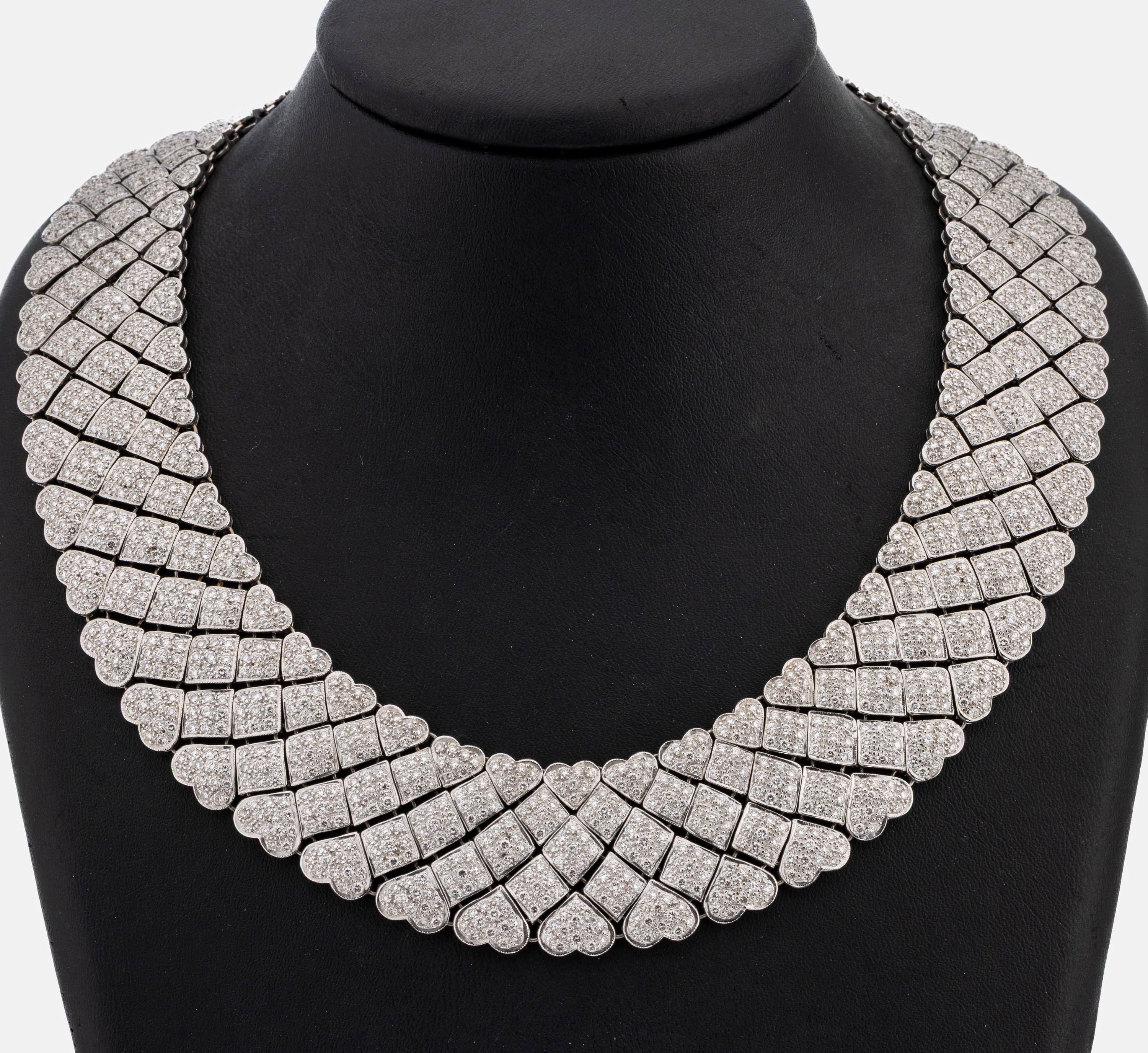 Prunkvolles 18 kt Gold Brillant-Collier, WG750/000, schwere qualitätvolle Verarbeitung, verlaufend, rautenf. und herzf. Glieder, ca. 2312 ...
