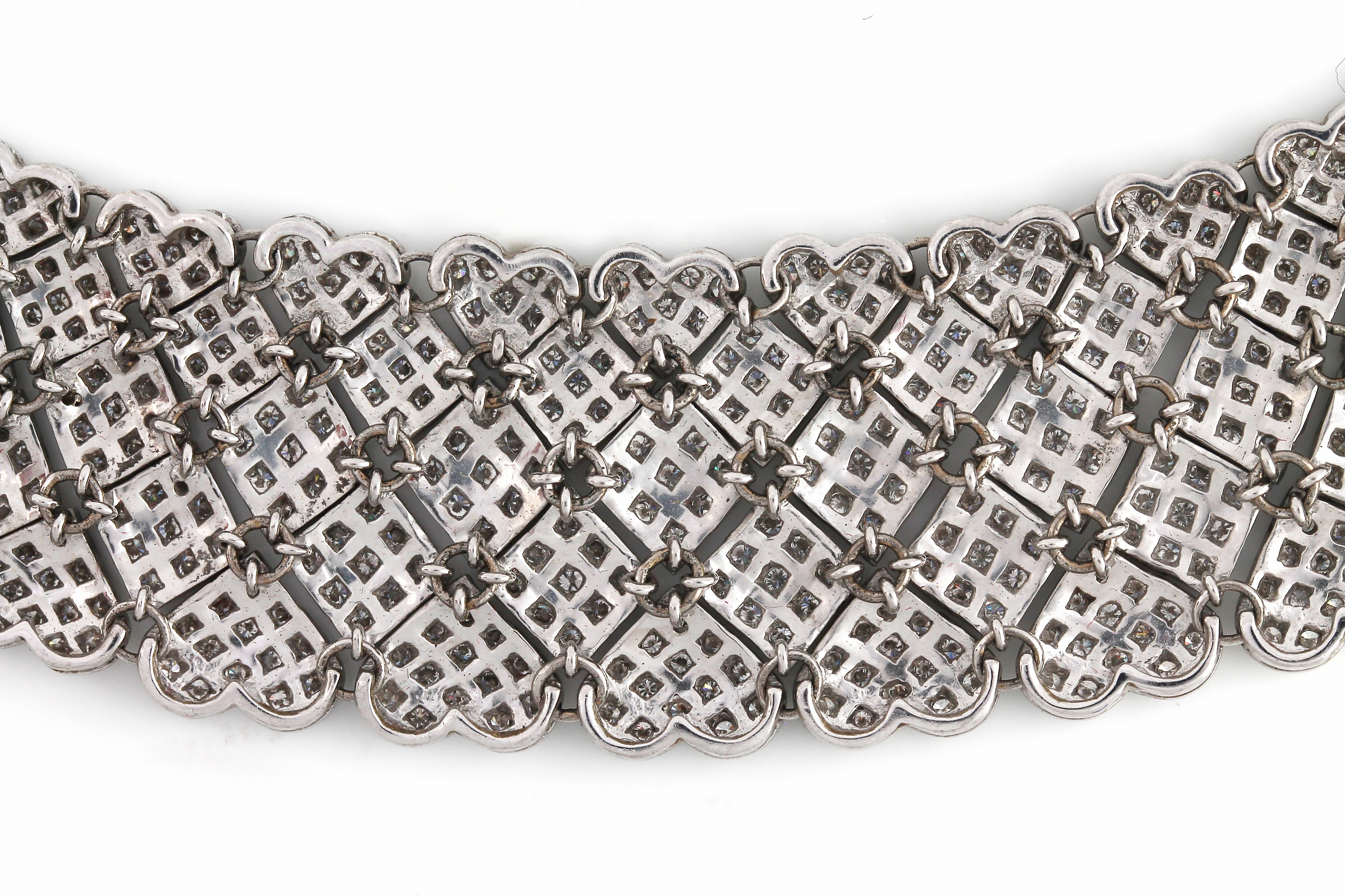 Detail b: Prunkvolles 18 kt Gold Brillant-Collier, WG750/000, schwere qualitätvolle Verarbeitung, verlaufend, rautenf. und herzf. Glieder, ca. 2312 ...