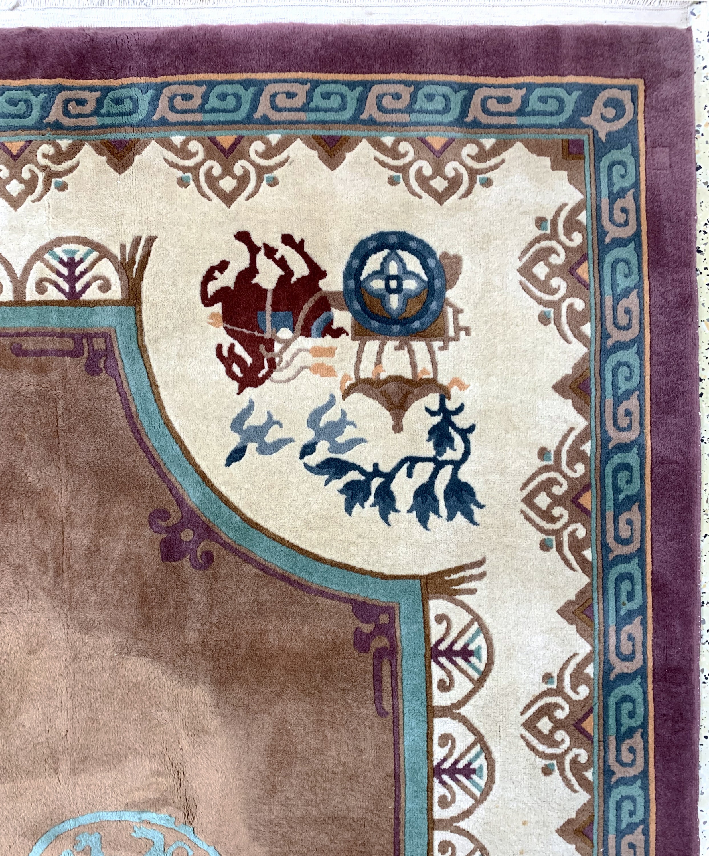 Detail e: Aubusson Teppich, China, Mitte 20.Jhd, Wolle auf Baumwolle, ca. 370 x 276 cm, EHZ: 2(fleckig)