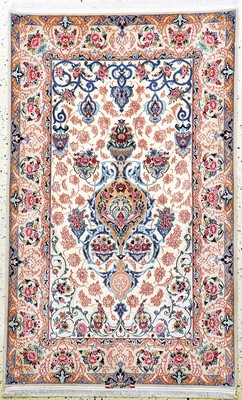 Image Esfahan fein signiert, Persien, Neuwertig, Korkwolle mit und auf Seide, ca. 174 x 108 ...