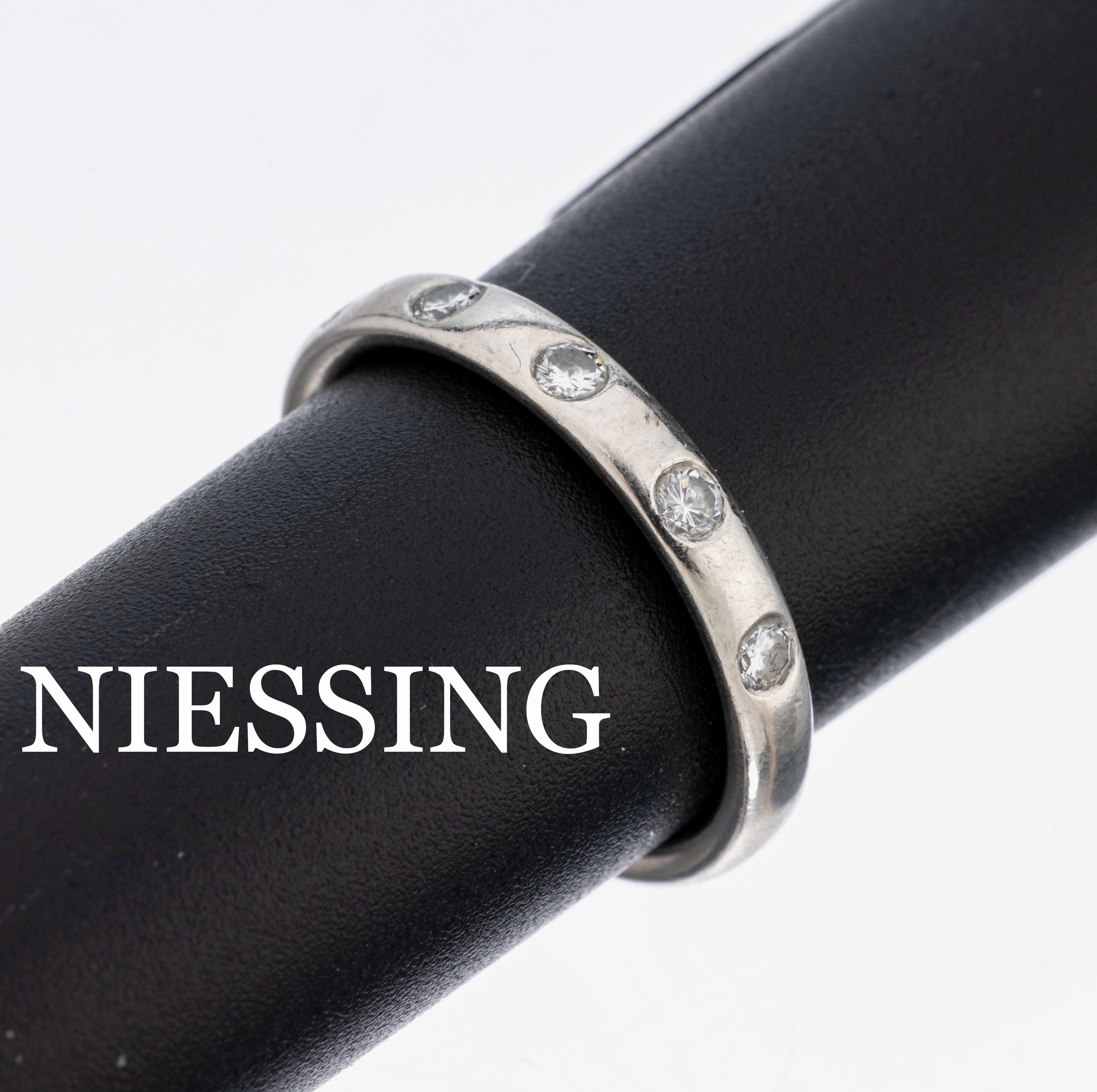 NIESSING Platin Brillant-Ring, Pt 950/000, 6 Brillanten zus. ca. 0.30 ct Weiß/si, RW 54, ca. 5.3 g, Expertise von 1983 in Kopie anbei