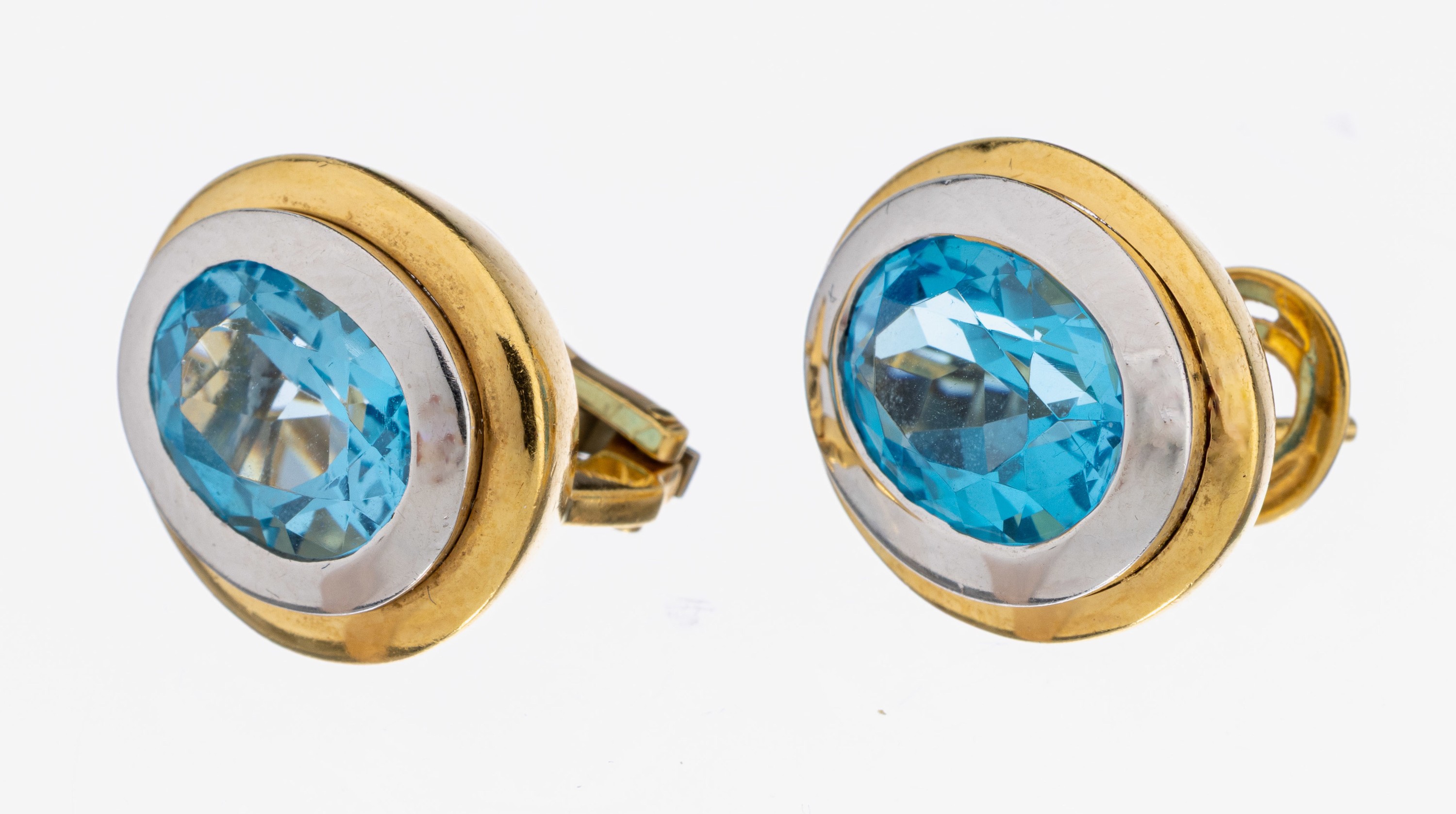 Paar 18 kt Gold Blautopas-Ohrstecker, GG/WG 750/000, in WG gefasste ovalfacett. Blautopase (beh.) zus. ca. 5.0 ct, ca. 14.5 g,mit zusätzl. ...