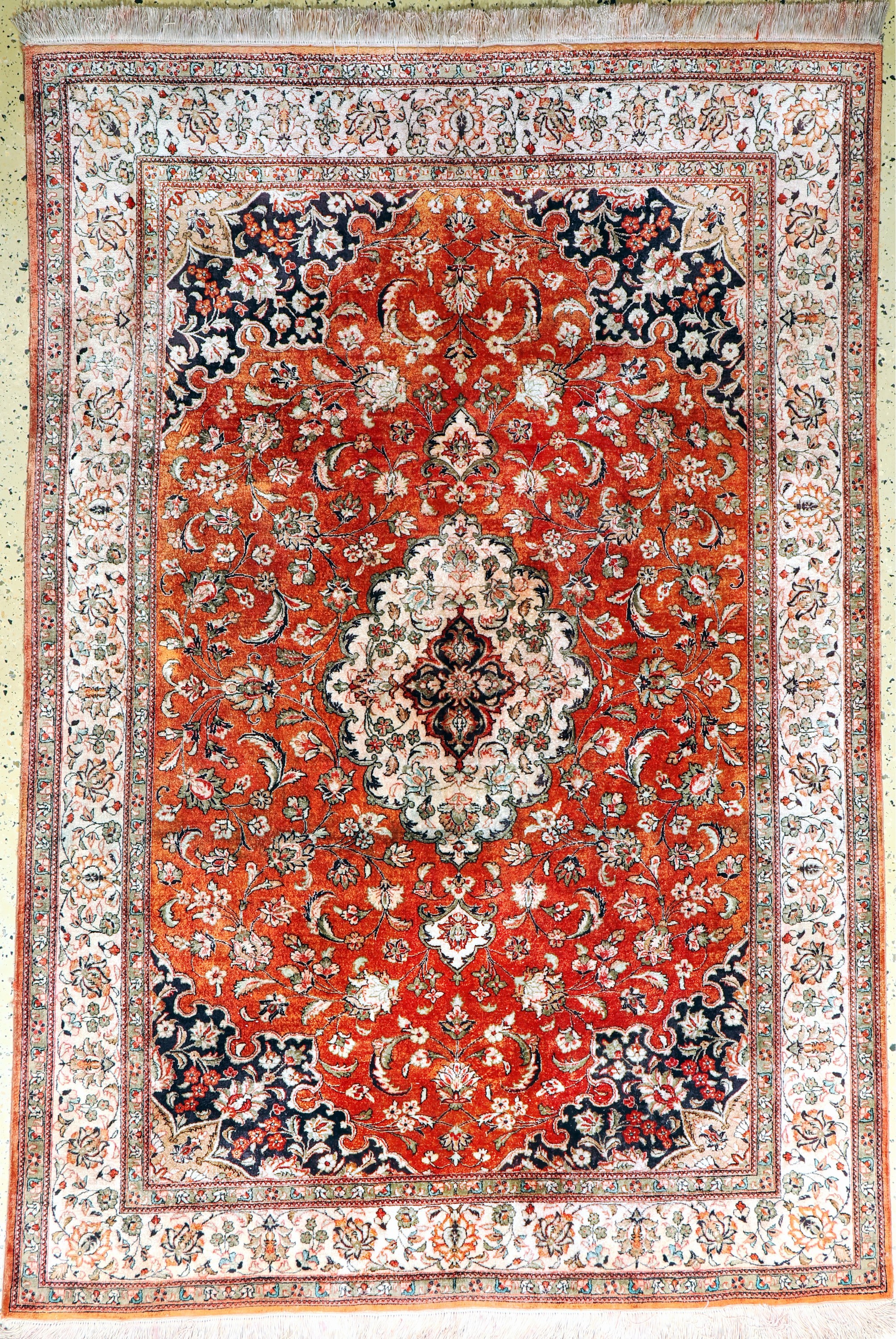 Ghom Seide fein, Persien, Ende 20.Jhd., reine Naturseide, ca. 198 x 134 cm, EHZ: 2, verfärbt