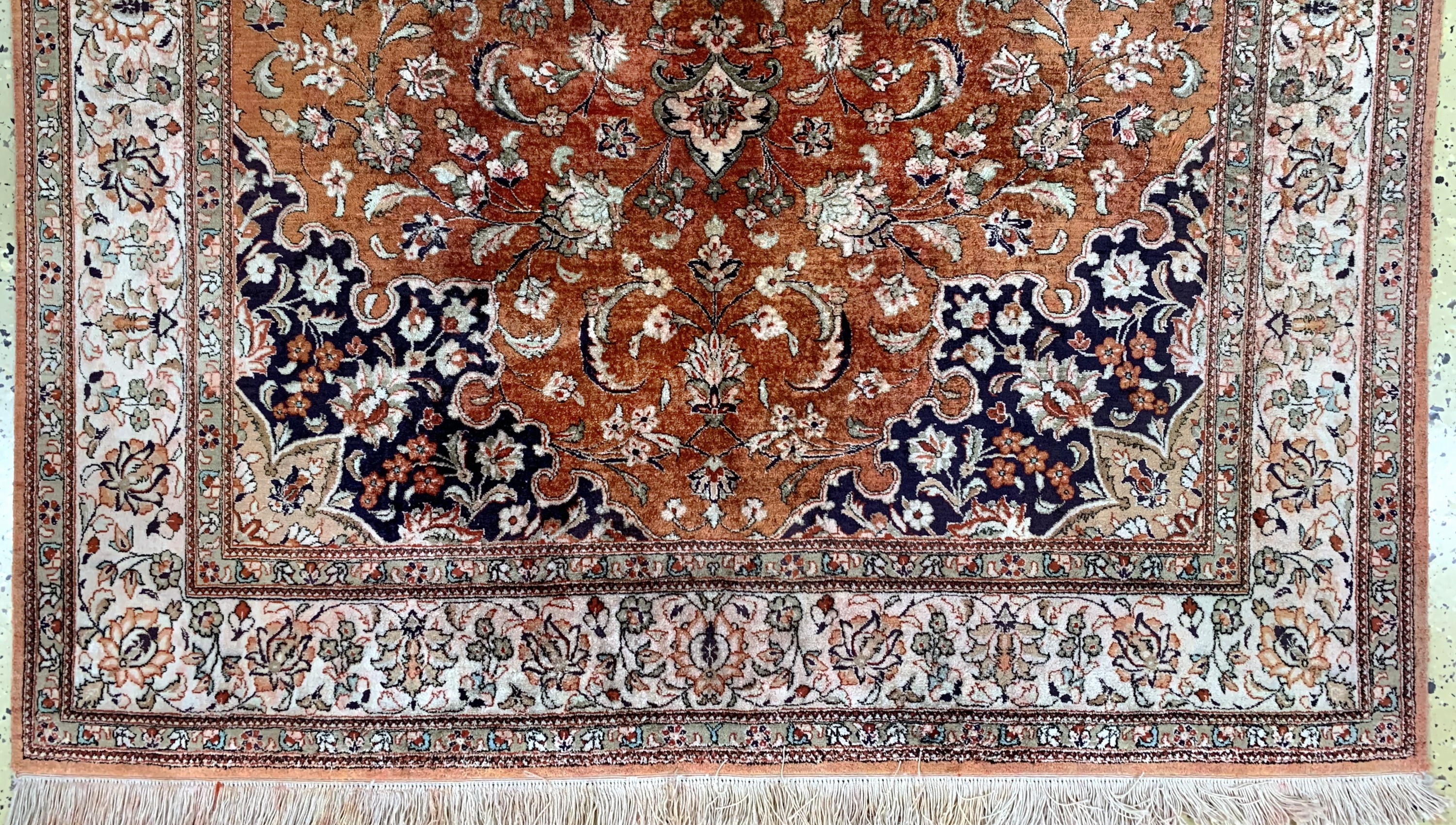 Detail c: Ghom Seide fein, Persien, Ende 20.Jhd., reine Naturseide, ca. 198 x 134 cm, EHZ: 2, verfärbt