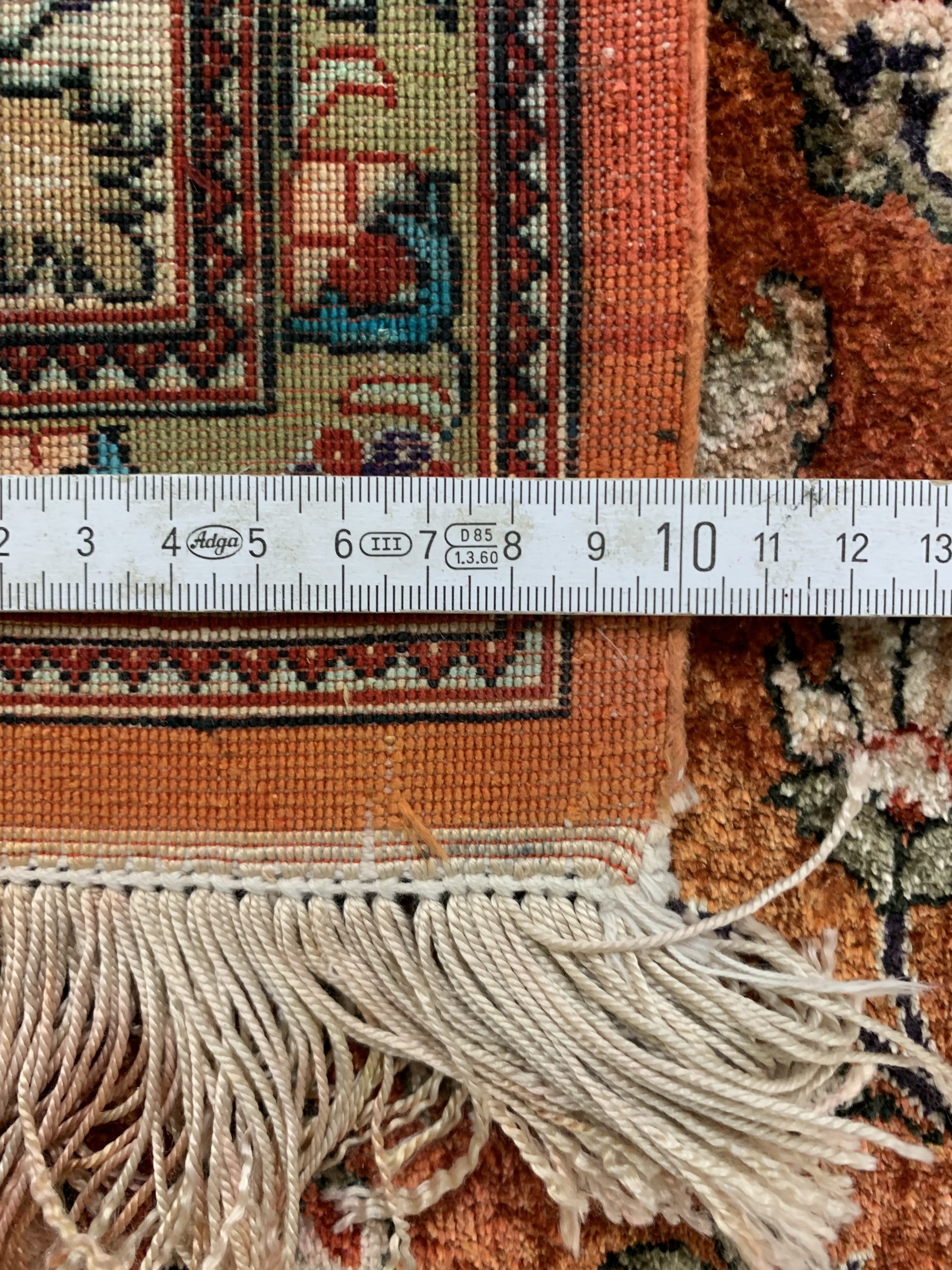 Detail e: Ghom Seide fein, Persien, Ende 20.Jhd., reine Naturseide, ca. 198 x 134 cm, EHZ: 2, verfärbt