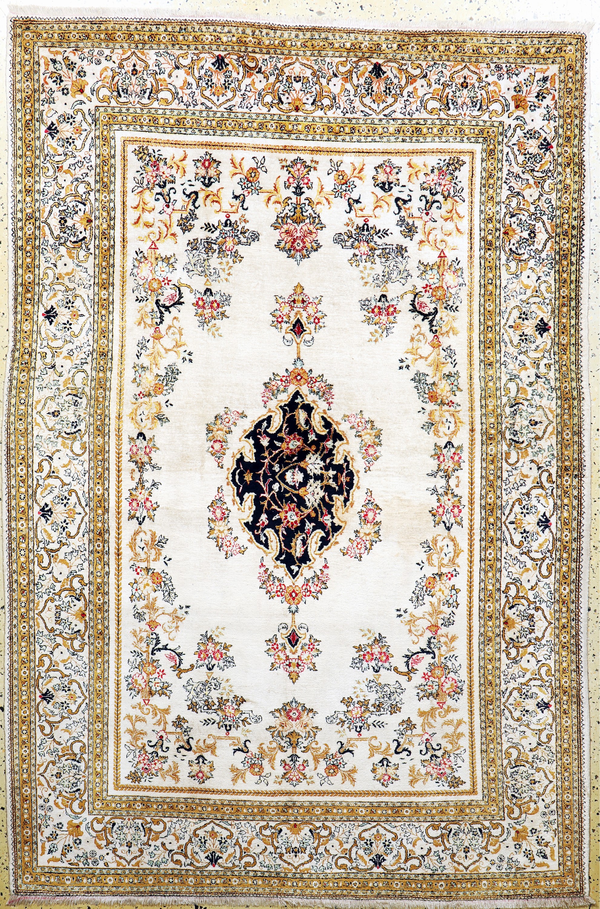 Ghom Seide fein, Persien, Ende 20.Jhd., reine Naturseide, ca. 215 x 145 cm, EHZ: 2, Fransen neu angesetzt