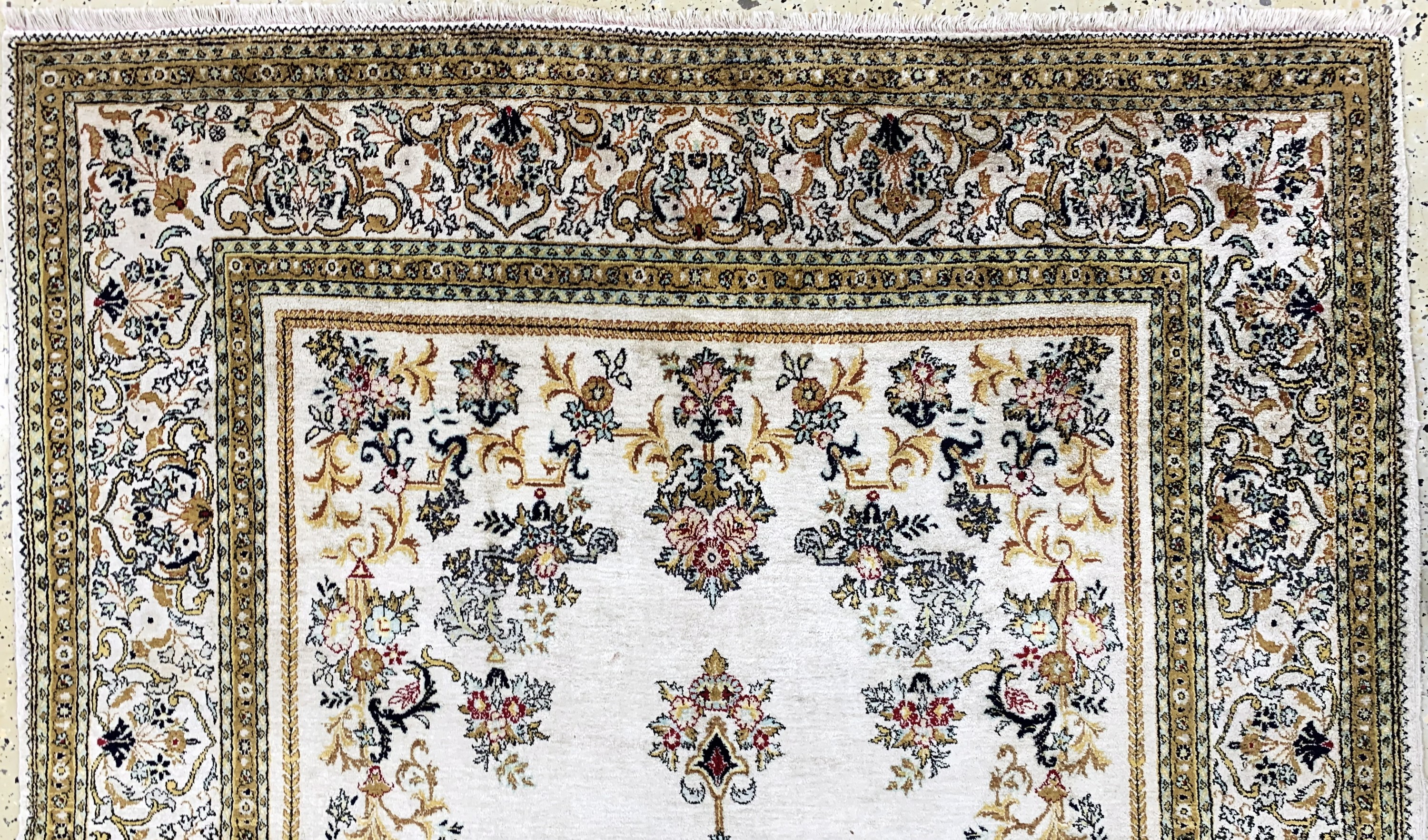 Detail a: Ghom Seide fein, Persien, Ende 20.Jhd., reine Naturseide, ca. 215 x 145 cm, EHZ: 2, Fransen neu angesetzt