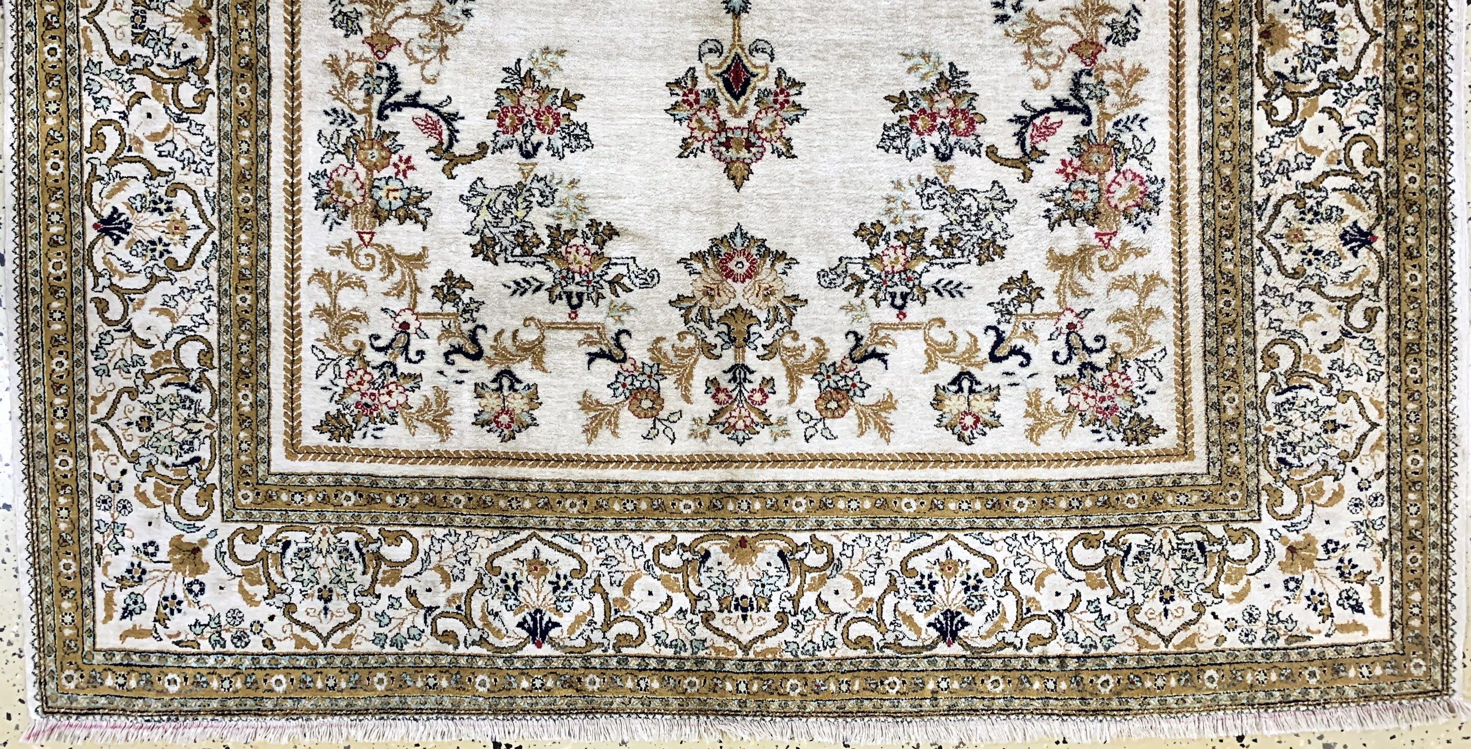 Detail c: Ghom Seide fein, Persien, Ende 20.Jhd., reine Naturseide, ca. 215 x 145 cm, EHZ: 2, Fransen neu angesetzt