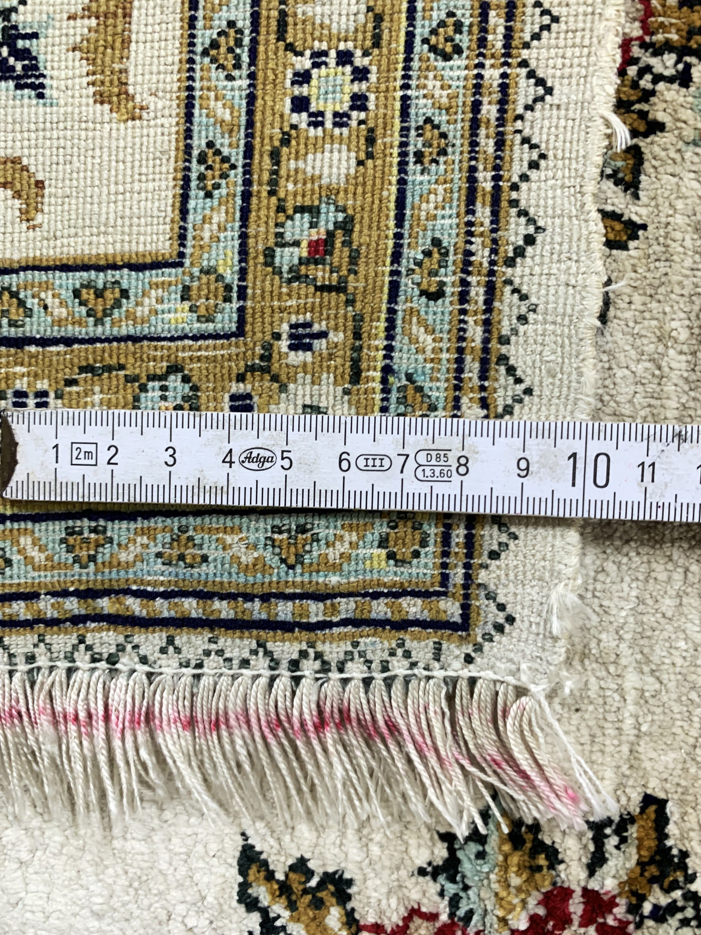Detail e: Ghom Seide fein, Persien, Ende 20.Jhd., reine Naturseide, ca. 215 x 145 cm, EHZ: 2, Fransen neu angesetzt