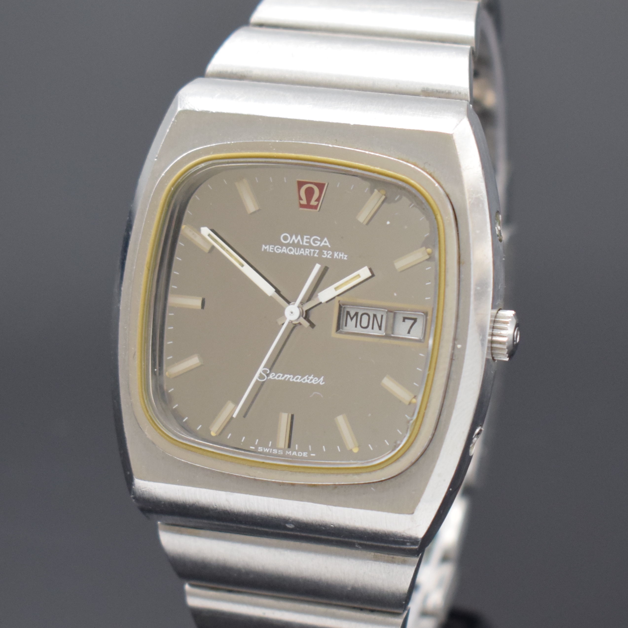 Detail a: OMEGA Megaquartz 32 KHz Herrenarmbanduhr in Stahl Referenz 196.0023, Schweiz um 1975, quarz, 4-fach verschr. Geh. inkl. orig. Gliederband m. ...