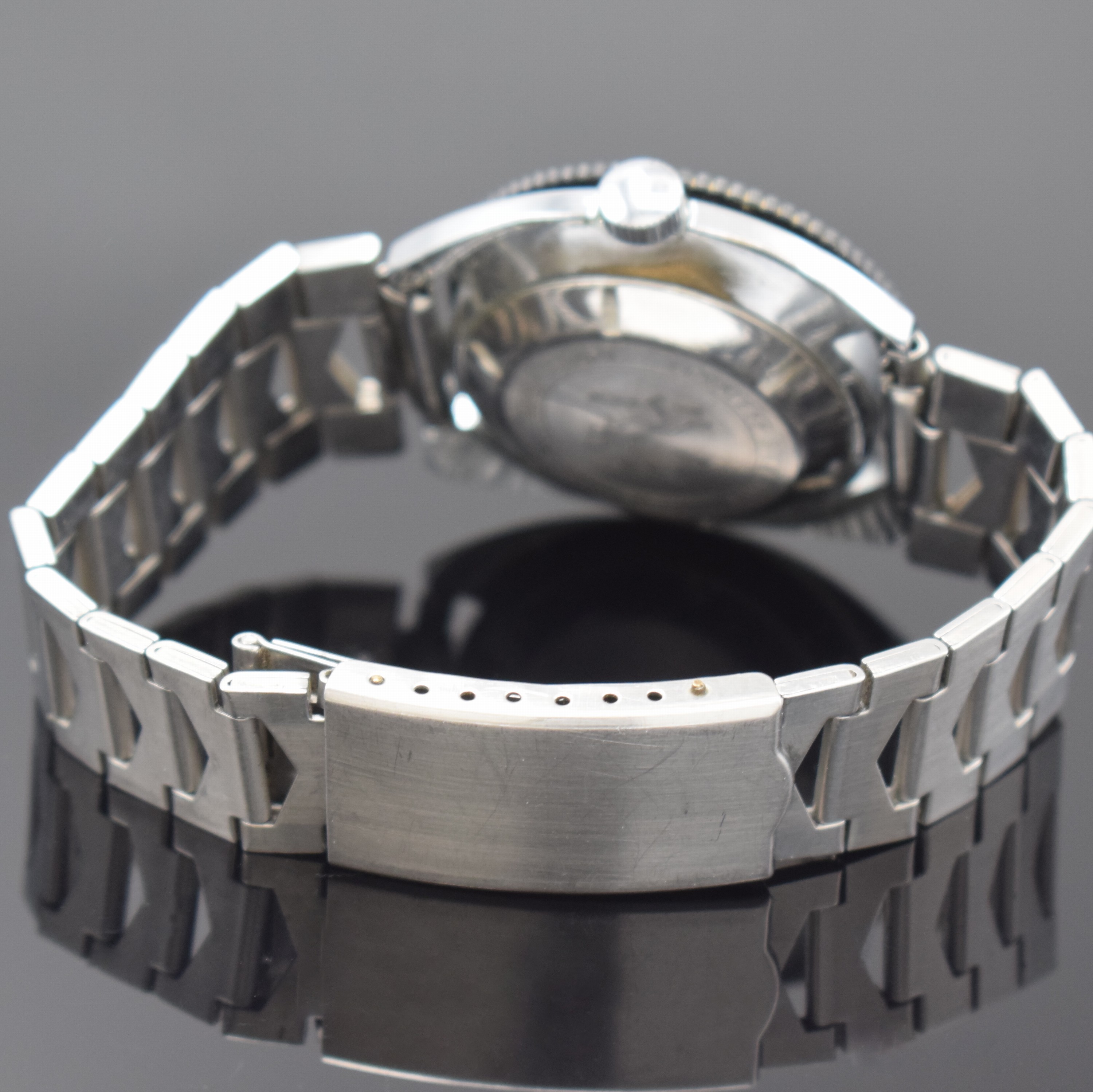 Detail b: ANKER Herrenarmbanduhr im Taucherdesign, Deutschland um 1970, Handaufzug, verchr. Geh. ber., Edelstahlboden verschr., neutr. Stahlband m. Faltschl., ...