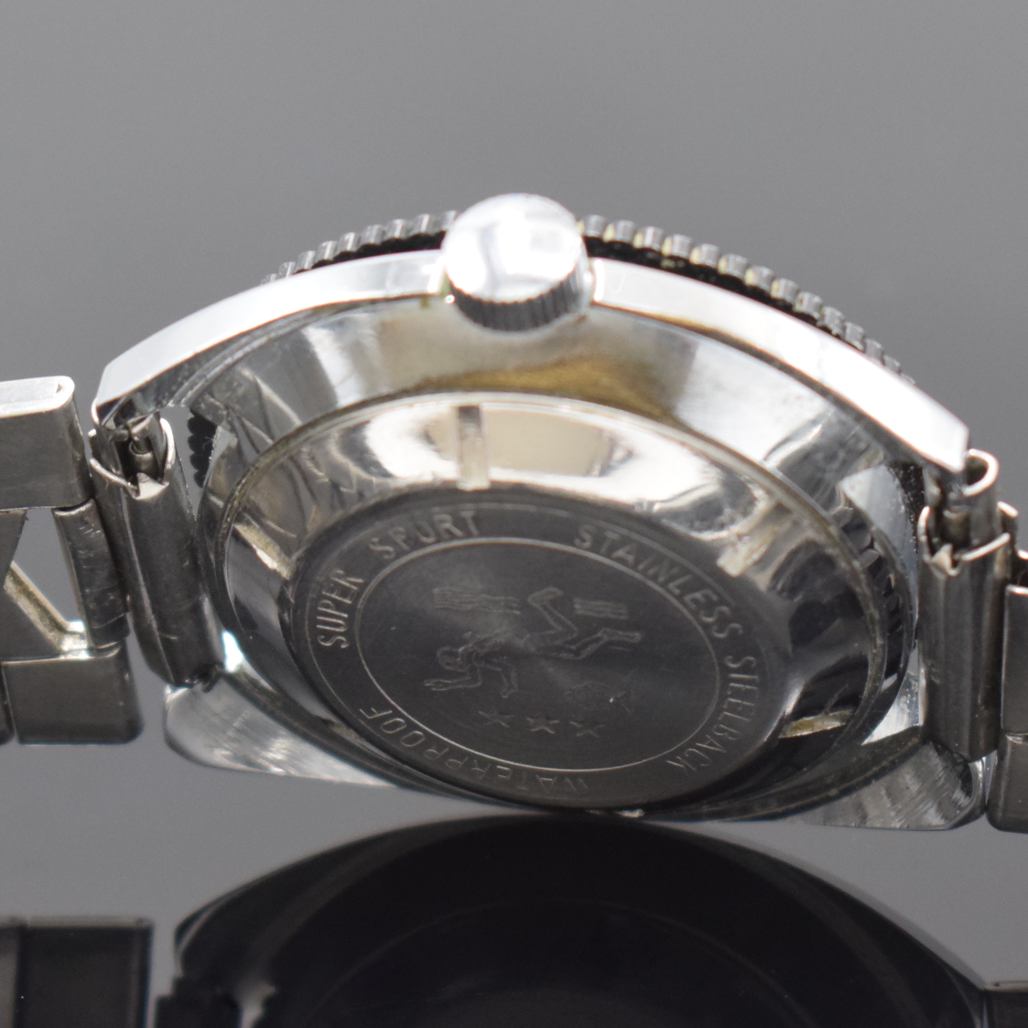 Detail d: ANKER Herrenarmbanduhr im Taucherdesign, Deutschland um 1970, Handaufzug, verchr. Geh. ber., Edelstahlboden verschr., neutr. Stahlband m. Faltschl., ...