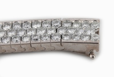 26910325c - Prunkvolles 18 kt Gold Diamant-Armband, WG 750/000, B. ca. 0.9 cm, 3-reihig bes. mit ...