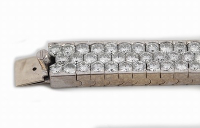 26910325e - Prunkvolles 18 kt Gold Diamant-Armband, WG 750/000, B. ca. 0.9 cm, 3-reihig bes. mit ...