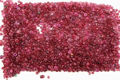 Image 26910379 - Lot lose Rubine, zus. ca. 100 ct, überwiegend rundfacett., Ausfassware ...