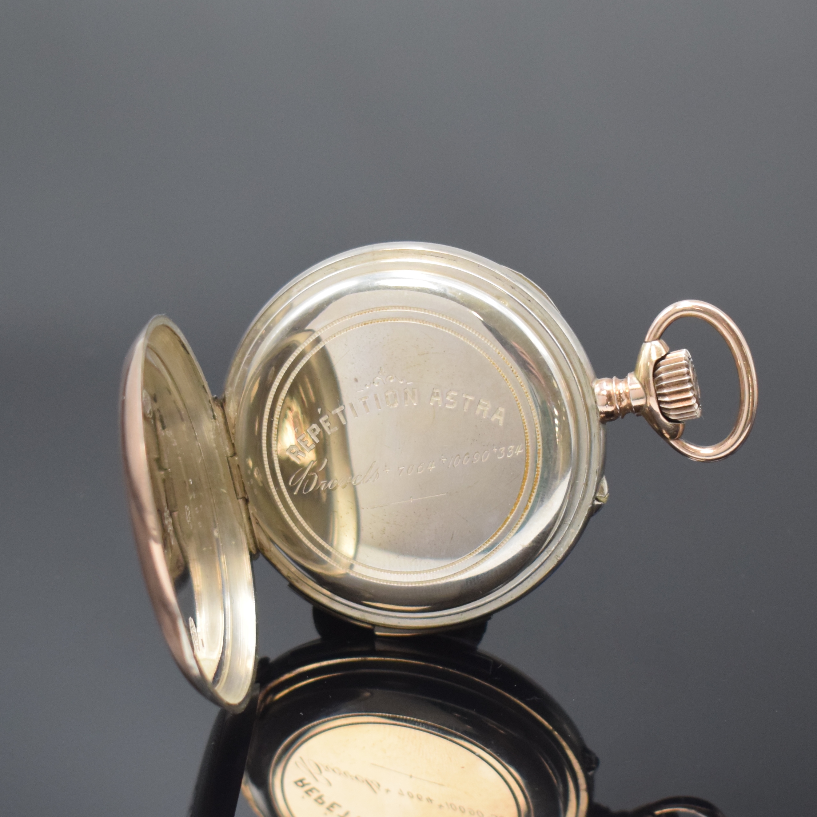 Detail c: ASTRA offene Silbertaschenuhr mit 1/4 Stunden-Repetition, Schweiz um 1910, guill. Rückdeckel m. Monogrammspiegel, Silbercuvette, Emailzifferbl. m. ...