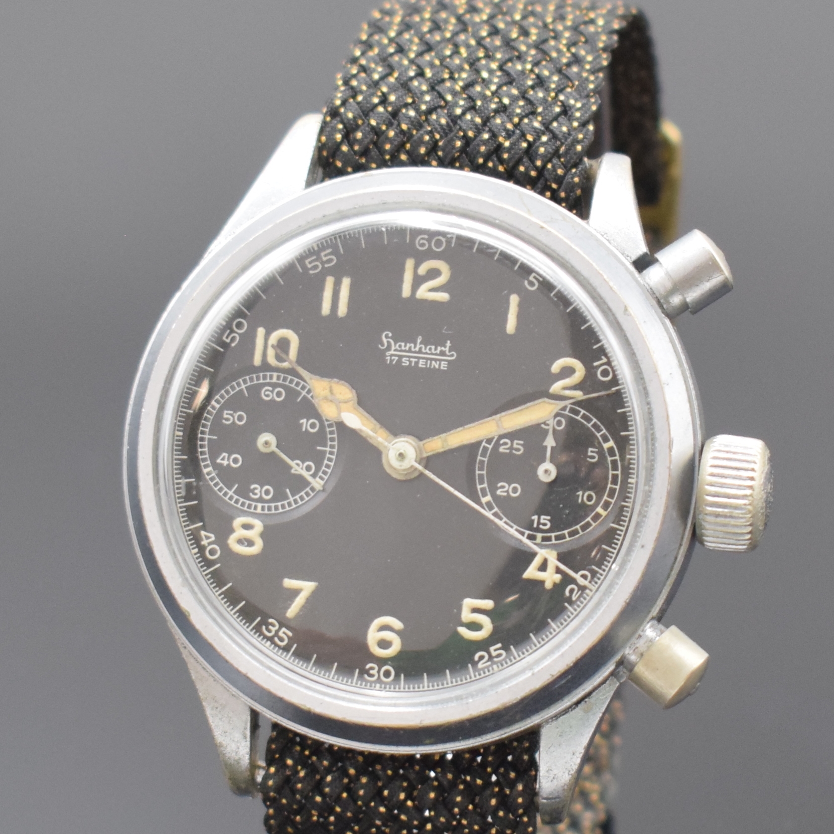 Detail a: HANHART militärische Herrenarmbanduhr mit Schaltradchronograph, Deutschland um 1940, Handaufzug, verchr. Geh., Edelstahlboden verschr., schwarzes ...