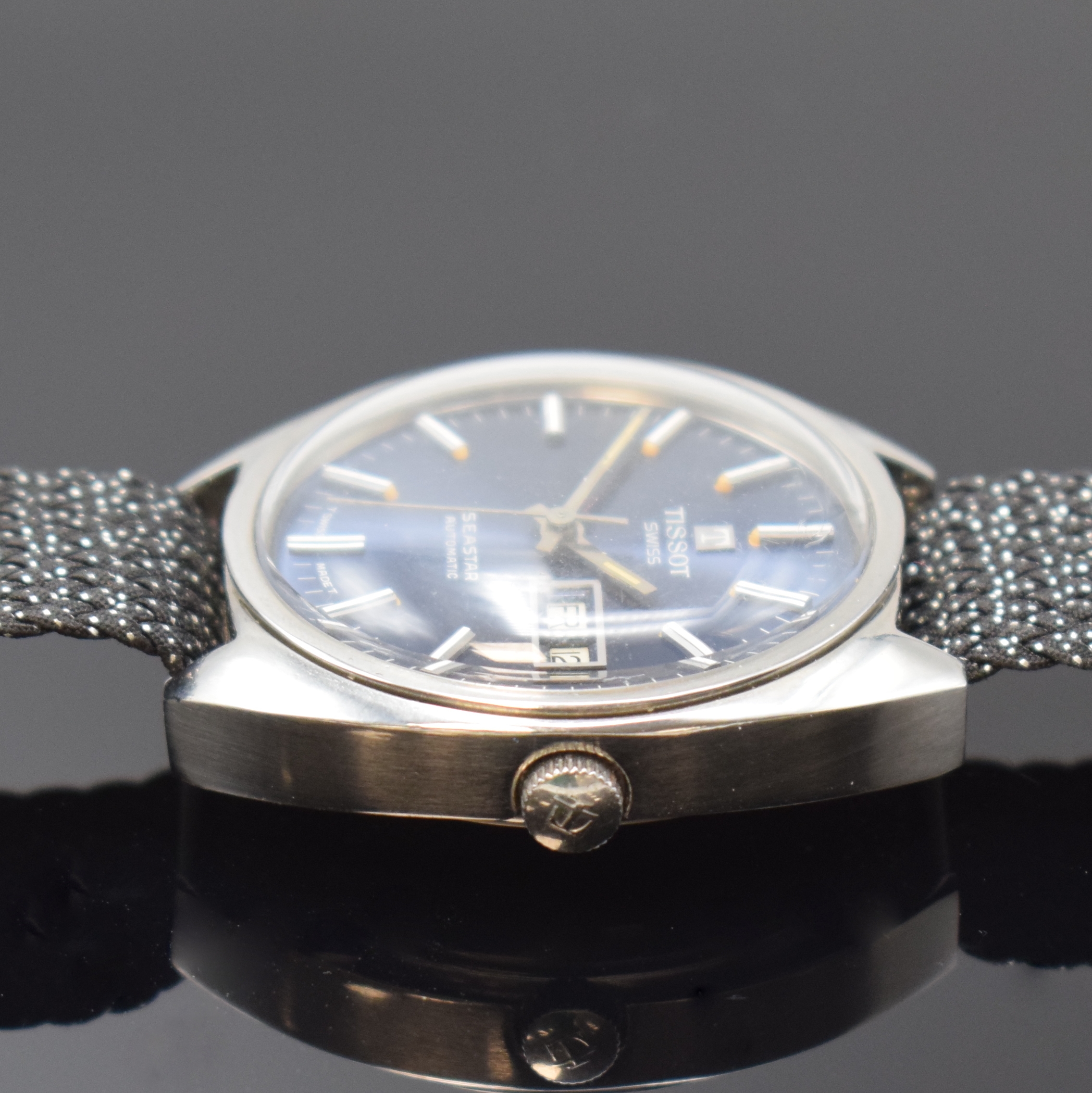Detail b: TISSOT Seastar Herrenarmbanduhr Referenz 46587-1x, Schweiz um 1970, Automatik, Edelstahl, Boden verschr., blaues Zifferbl. m. aufges. Std.-Ind., ...