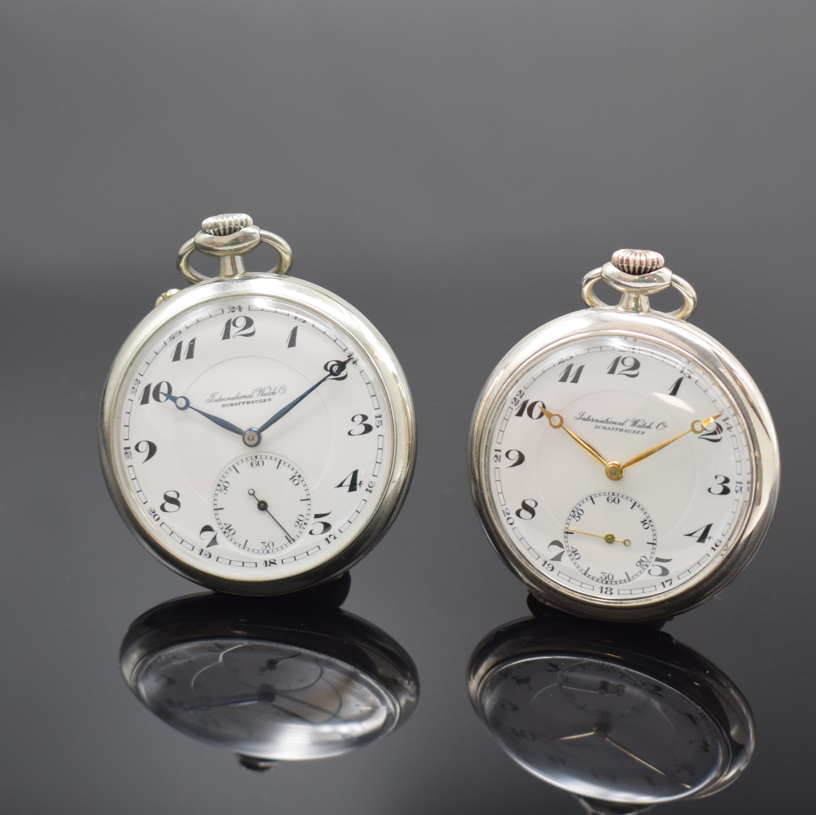 IWC 2 offene Taschenuhren in Silber und Nickel, Schweiz um 1925/1930, 1x wohl Uhrmacherschule, Emailzifferblätter m. arab. Zahlen, gebl. u. gold. ...