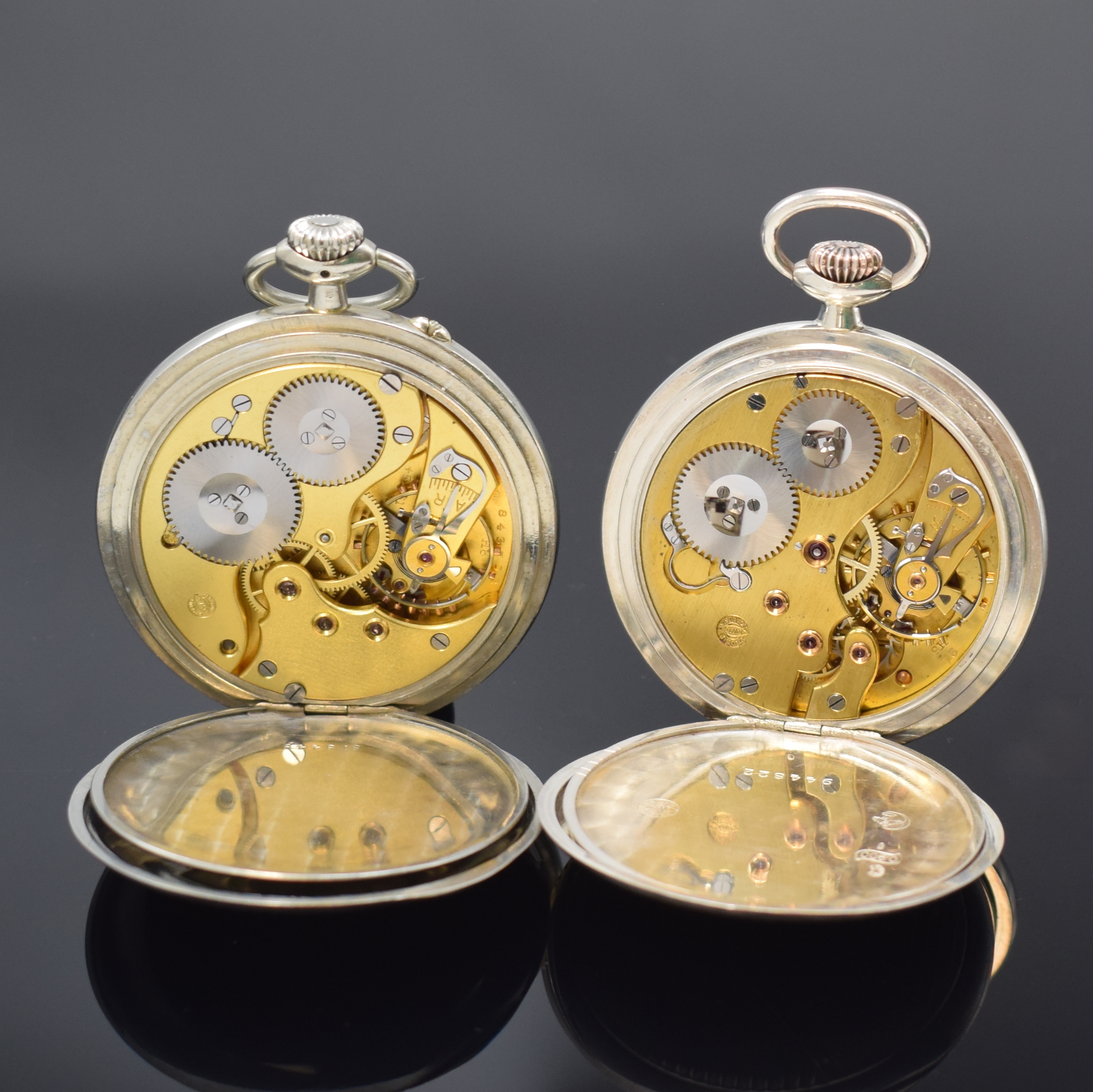 Detail e: IWC 2 offene Taschenuhren in Silber und Nickel, Schweiz um 1925/1930, 1x wohl Uhrmacherschule, Emailzifferblätter m. arab. Zahlen, gebl. u. gold. ...