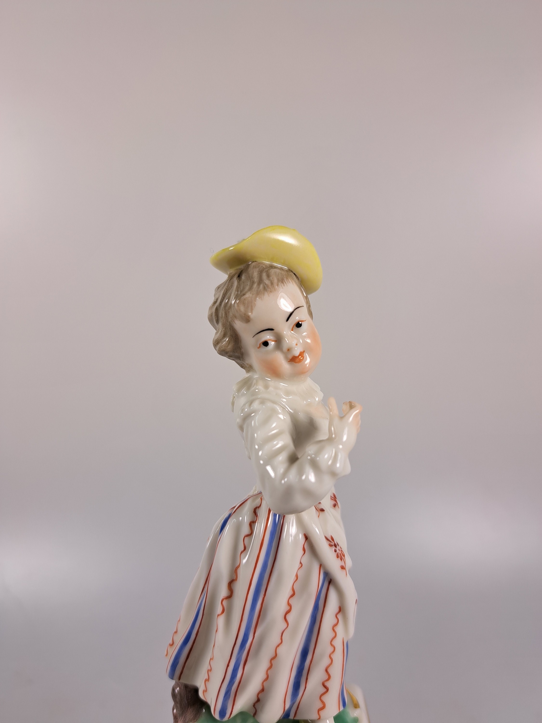 Detail k: Kleine Dame und kleiner Kavalier, Nymphenburg nach Frankenthaler Vorbild, 20. Jh., Entwurf Konrad Link, Ausformung 1978 und 1984 je zum ...
