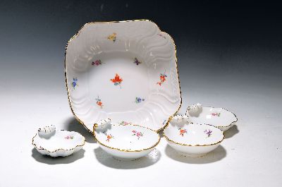 Image 26910435 - Sieben Servierteile, Meissen, 19./20. Jh., Deckelterrine mit Figurenbekrönung, ...