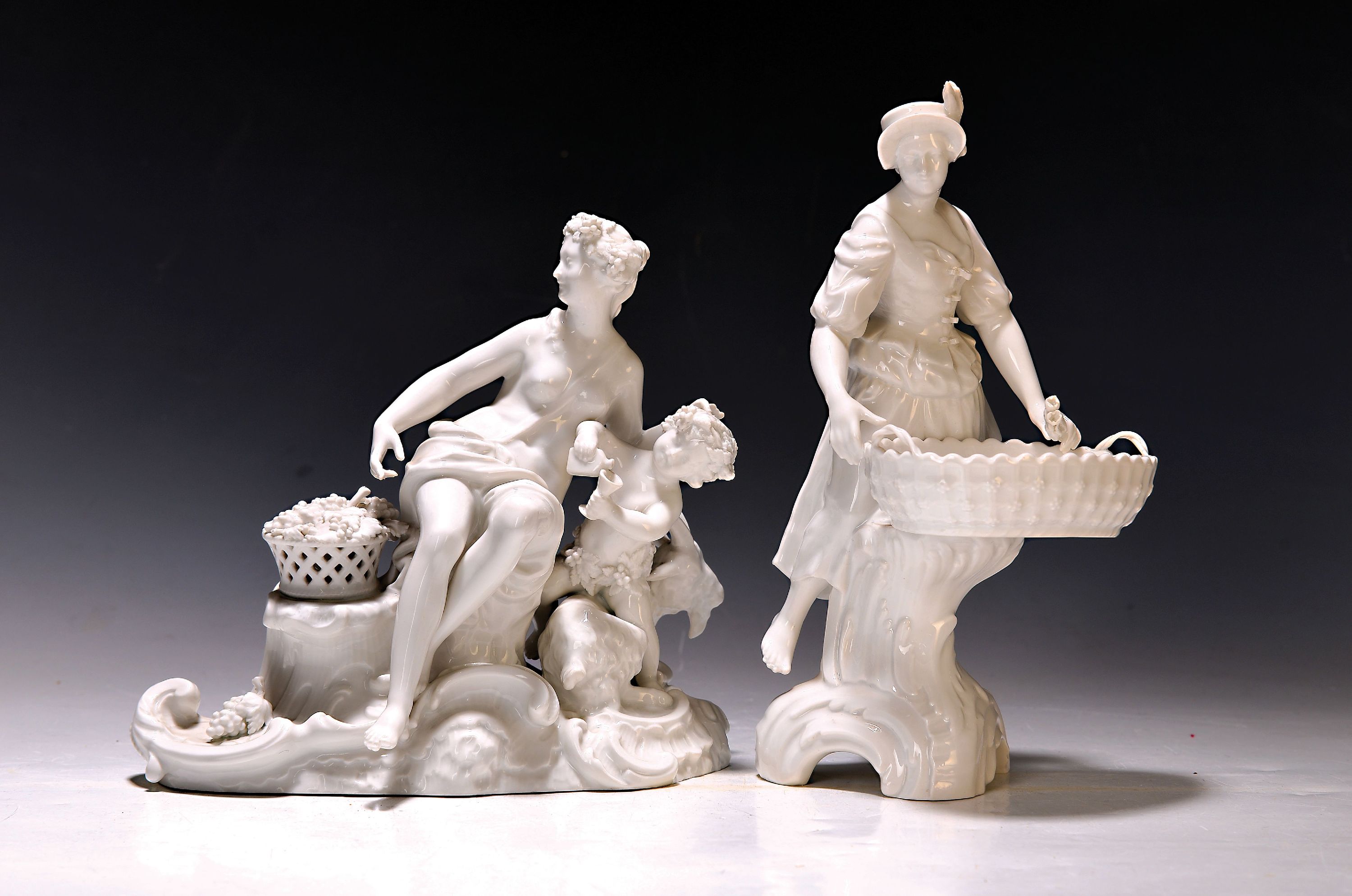 Zwei Porzellanfiguren, KPM weiß, 20. Jh., Dame mit Korb, H. ca. 23 cm, Federn best., Bacchantengruppe, an den Fingern best., 19 x 19 cm