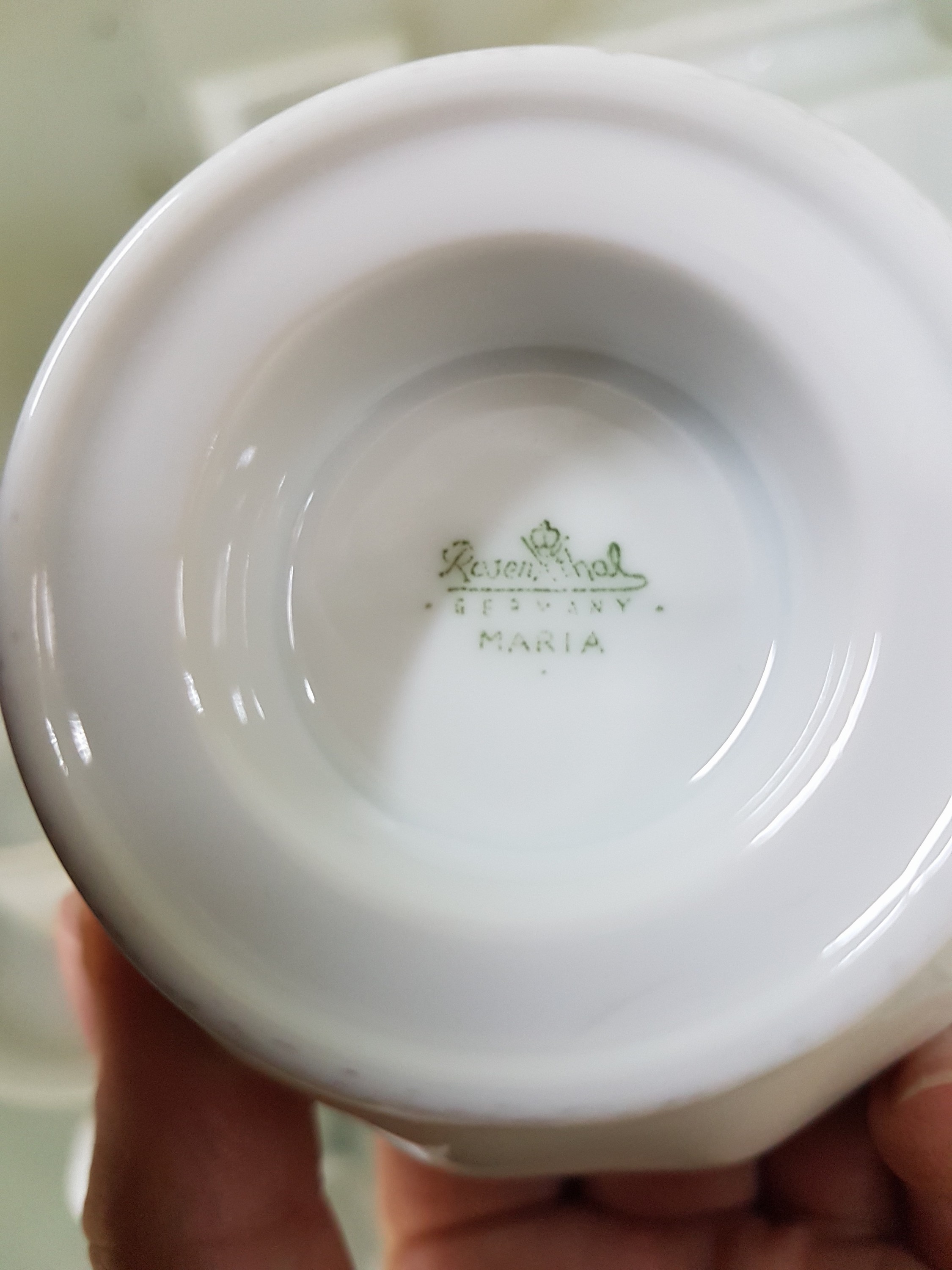 Detail j: Umfangreiches Kaffee- und Speiseservice für 12 Personen, Rosenthal, Maria weiß, 12 flache Teller, 12 tiefe Teller, eine Suppenterrine, 2 ...
