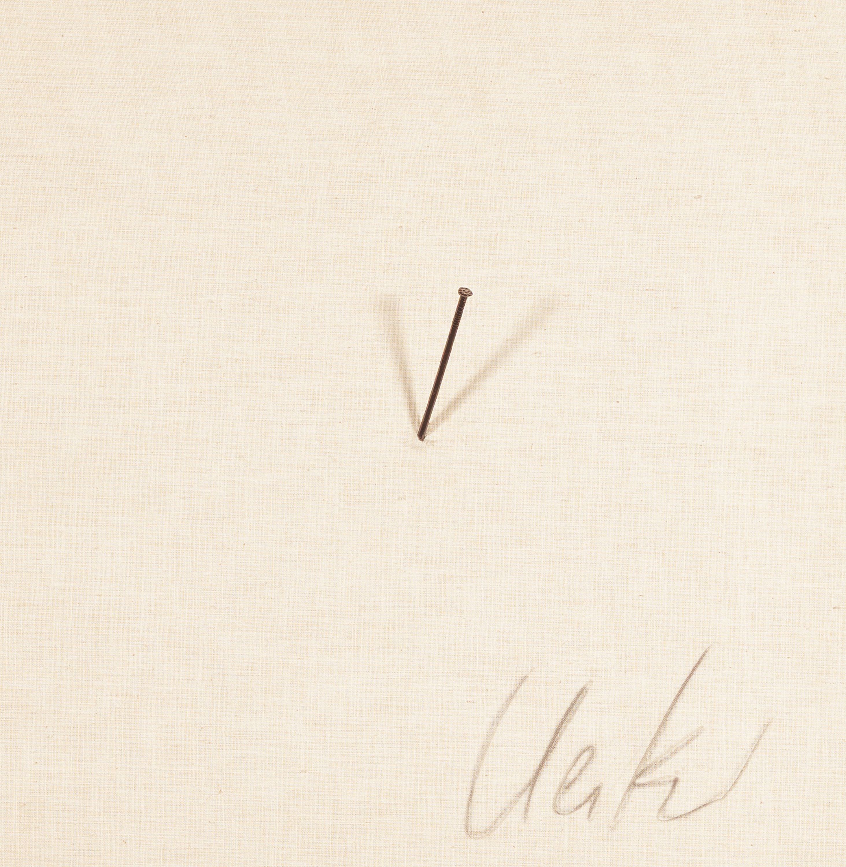 Günther Uecker, geb. 1930, Nagelobjekt: Nagel in überarbeiteter Leinenkassette, handsigniert, entstanden 1970/71, Objektmaß ca. 37.5x37.5cm, ...