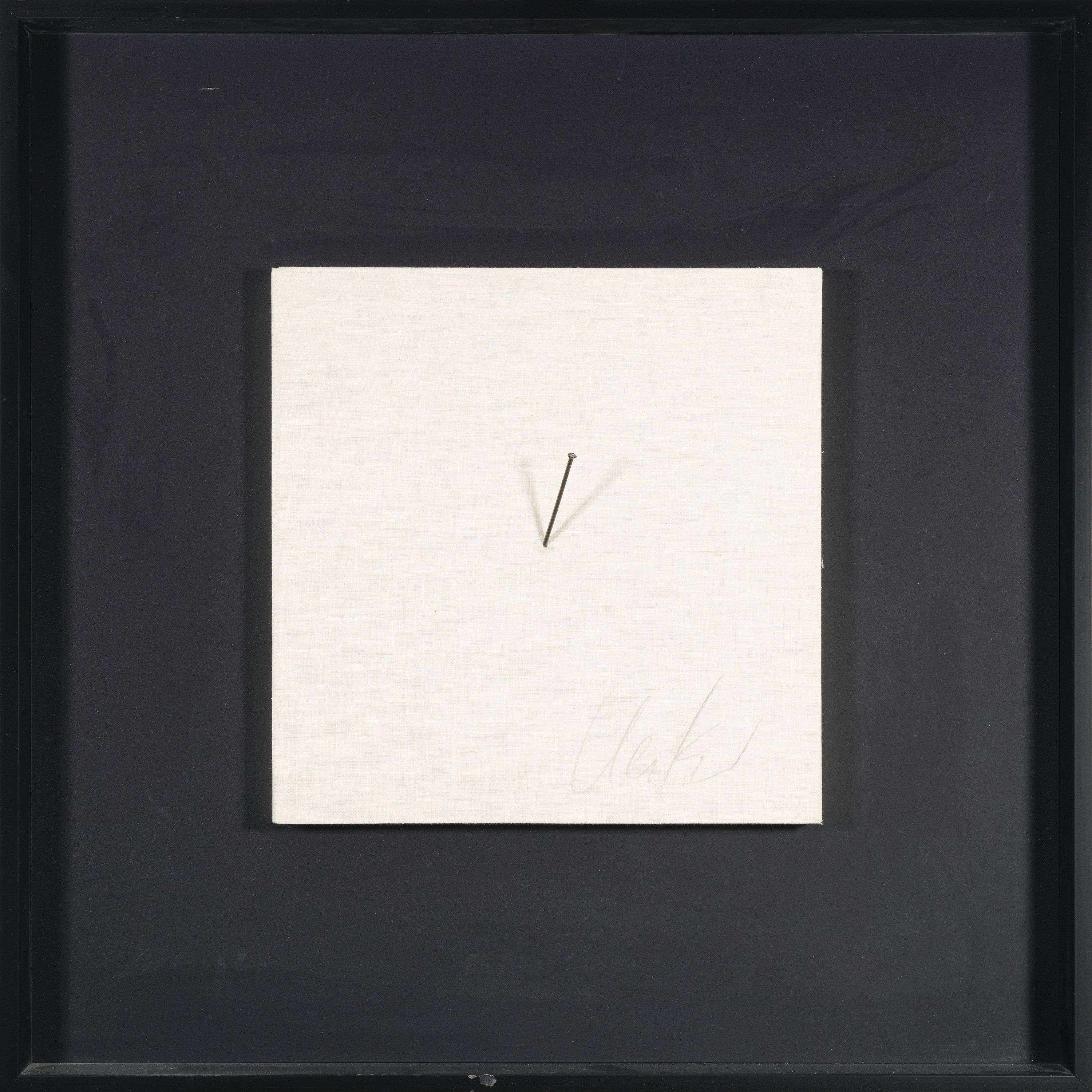 Detail k: Günther Uecker, geb. 1930, Nagelobjekt: Nagel in überarbeiteter Leinenkassette, handsigniert, entstanden 1970/71, Objektmaß ca. 37.5x37.5cm, ...